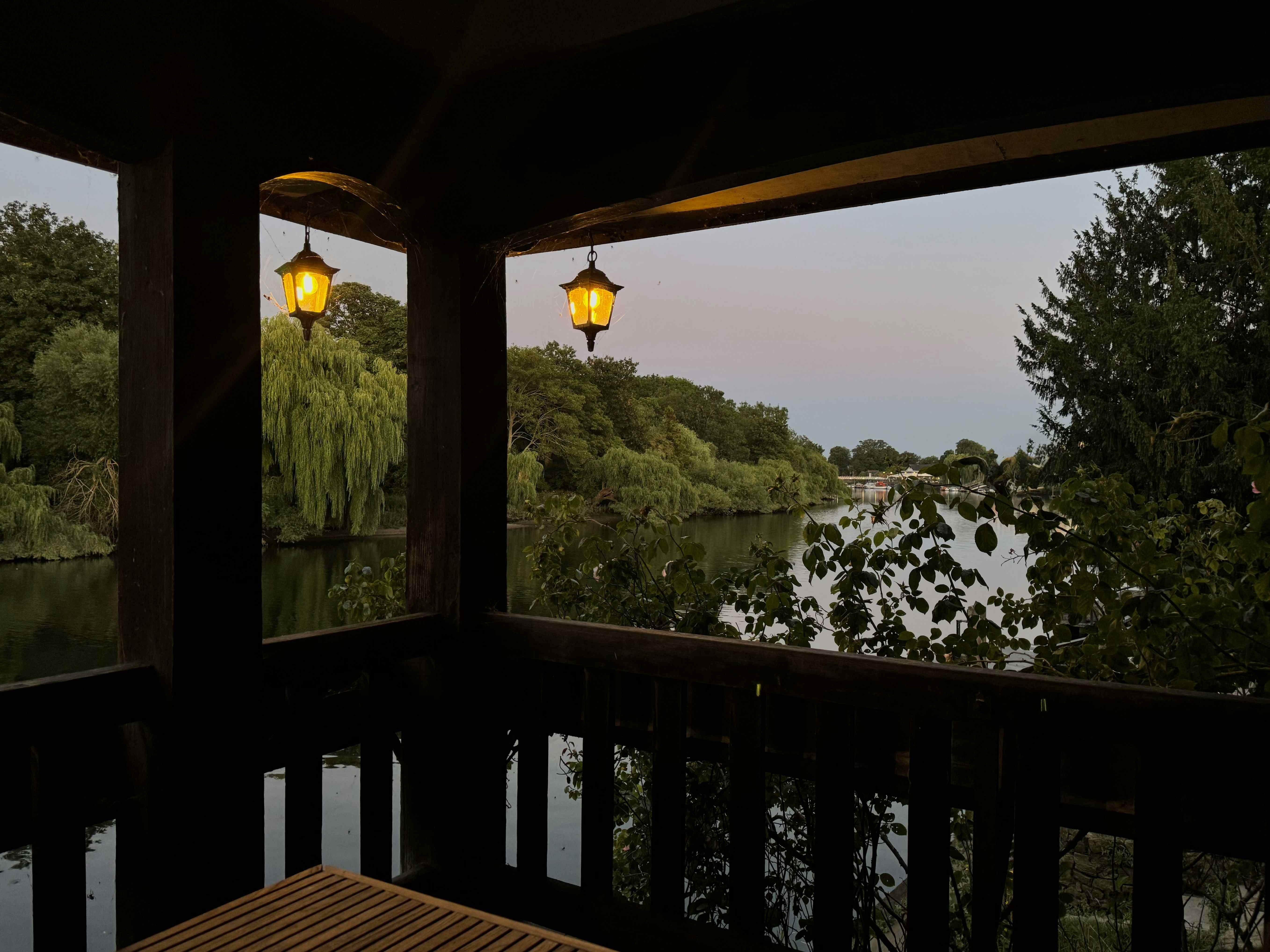 Riverside Property with Boathouse and Large Garden 14