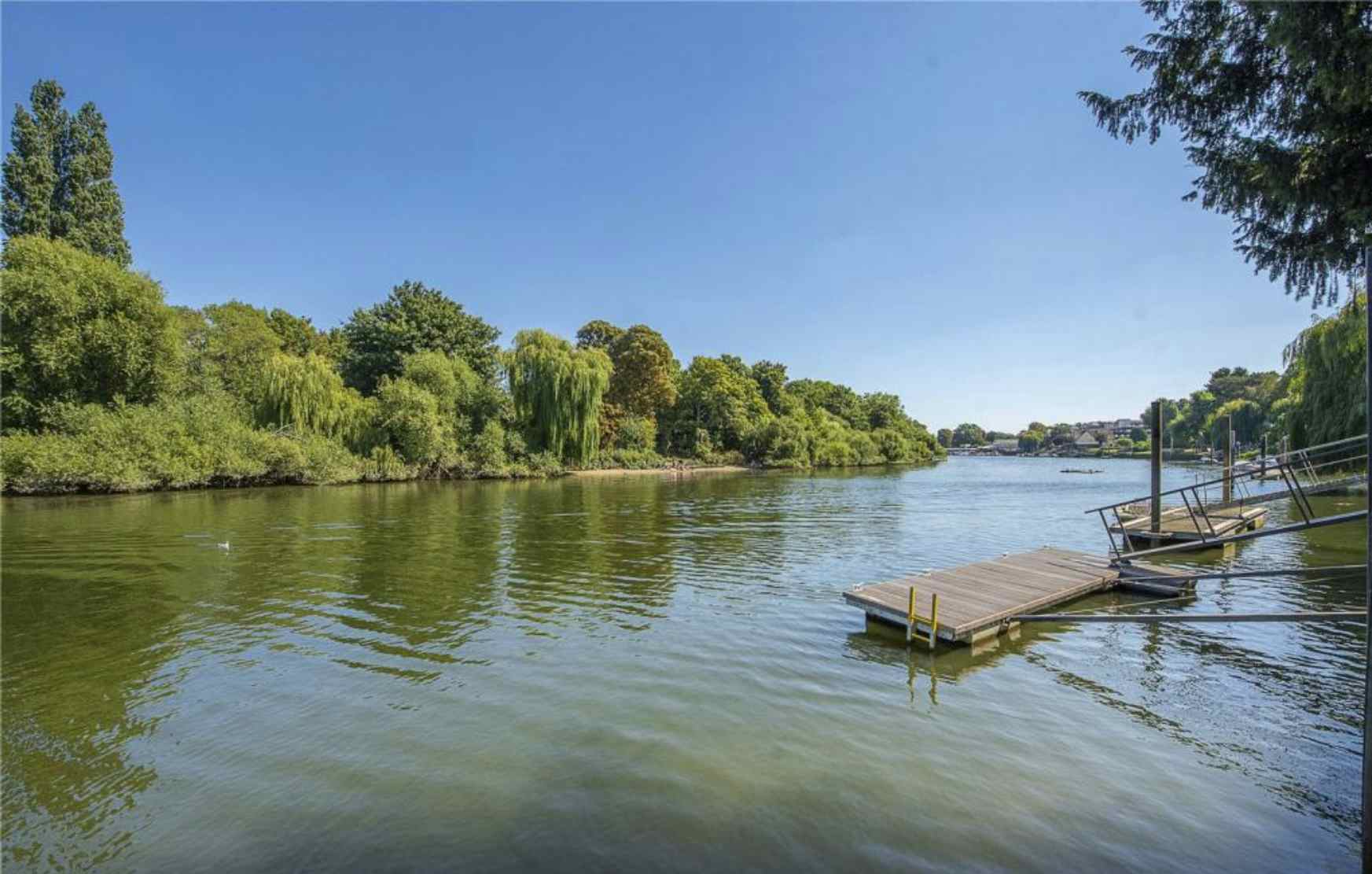 Riverside Property with Boathouse and Large Garden 1