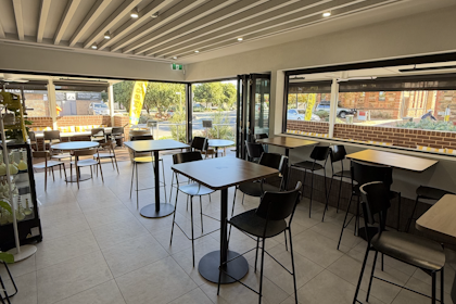 Dining Room & Front Bar 5