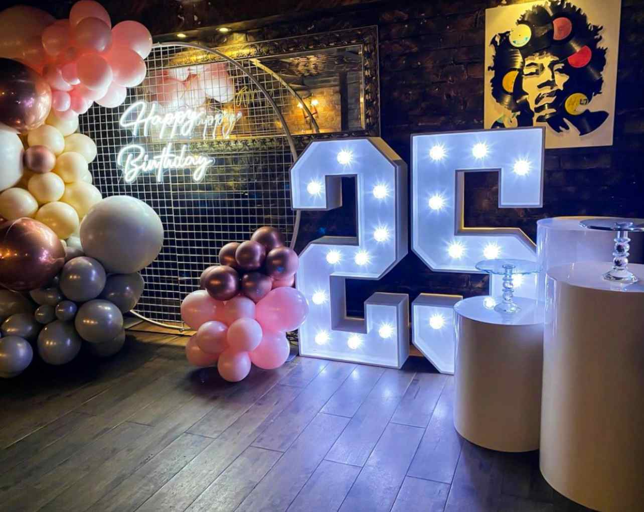 The Hamlet - Vinyl Bar  7