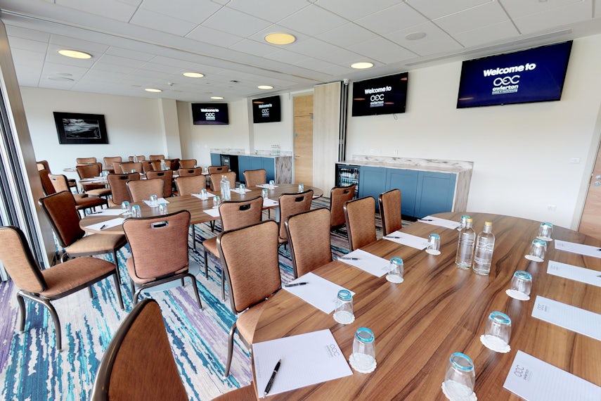 VIP Suite 1- 4 0