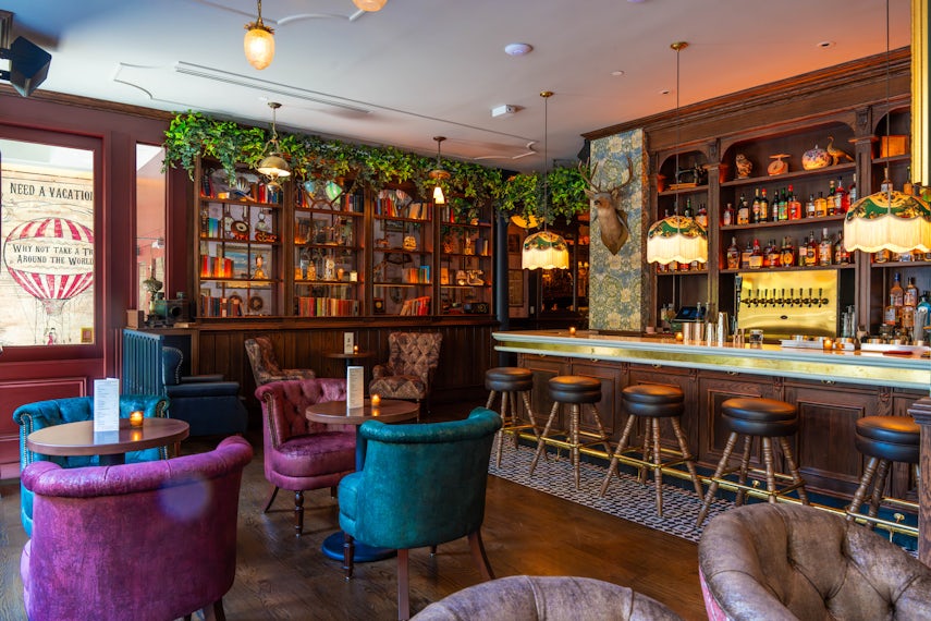 Explorers Lounge 0