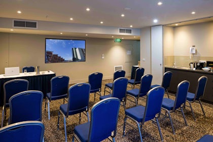 Macarthur Room 4