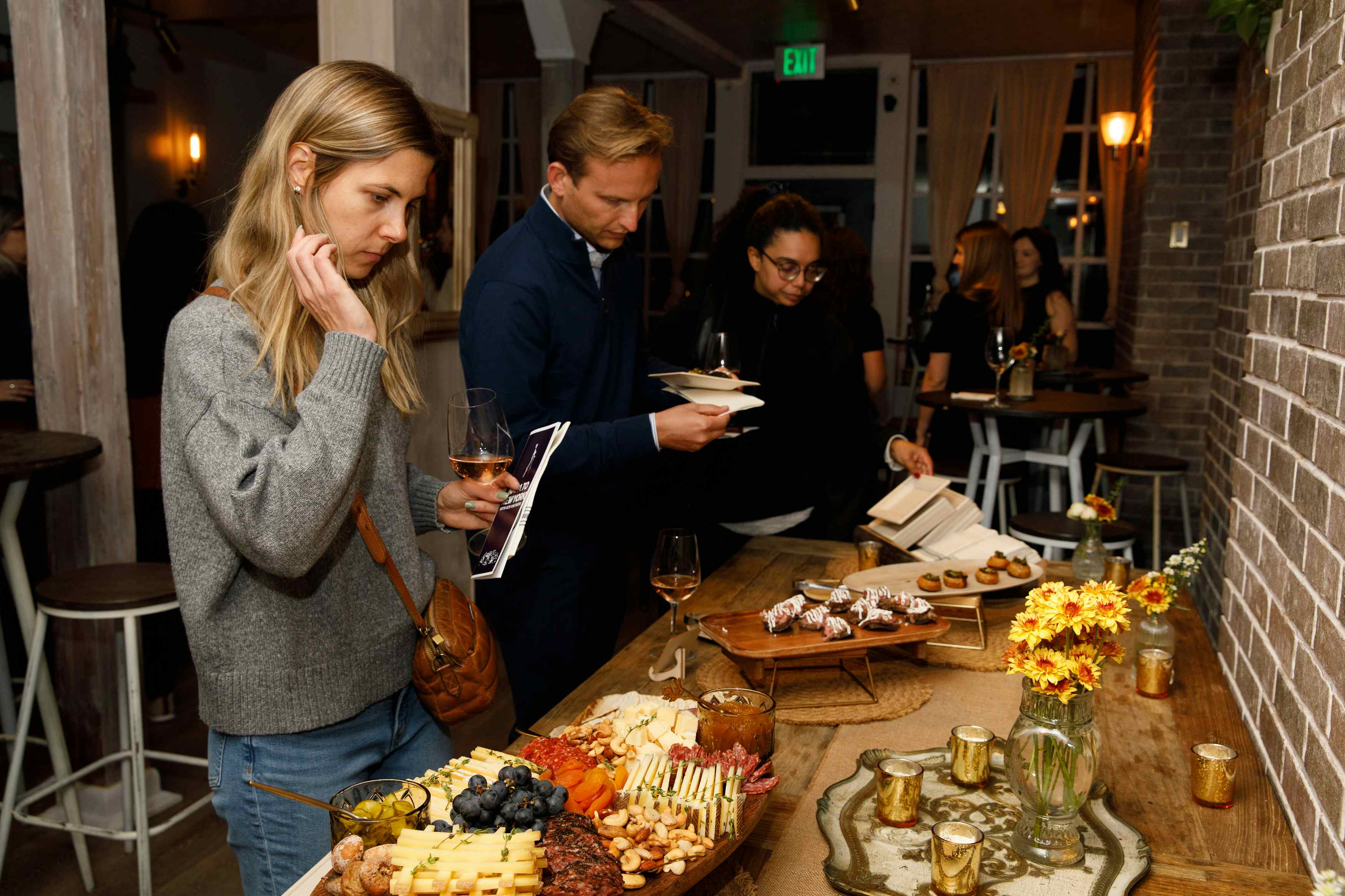 Dining Room, Lounge & Courtyard  14