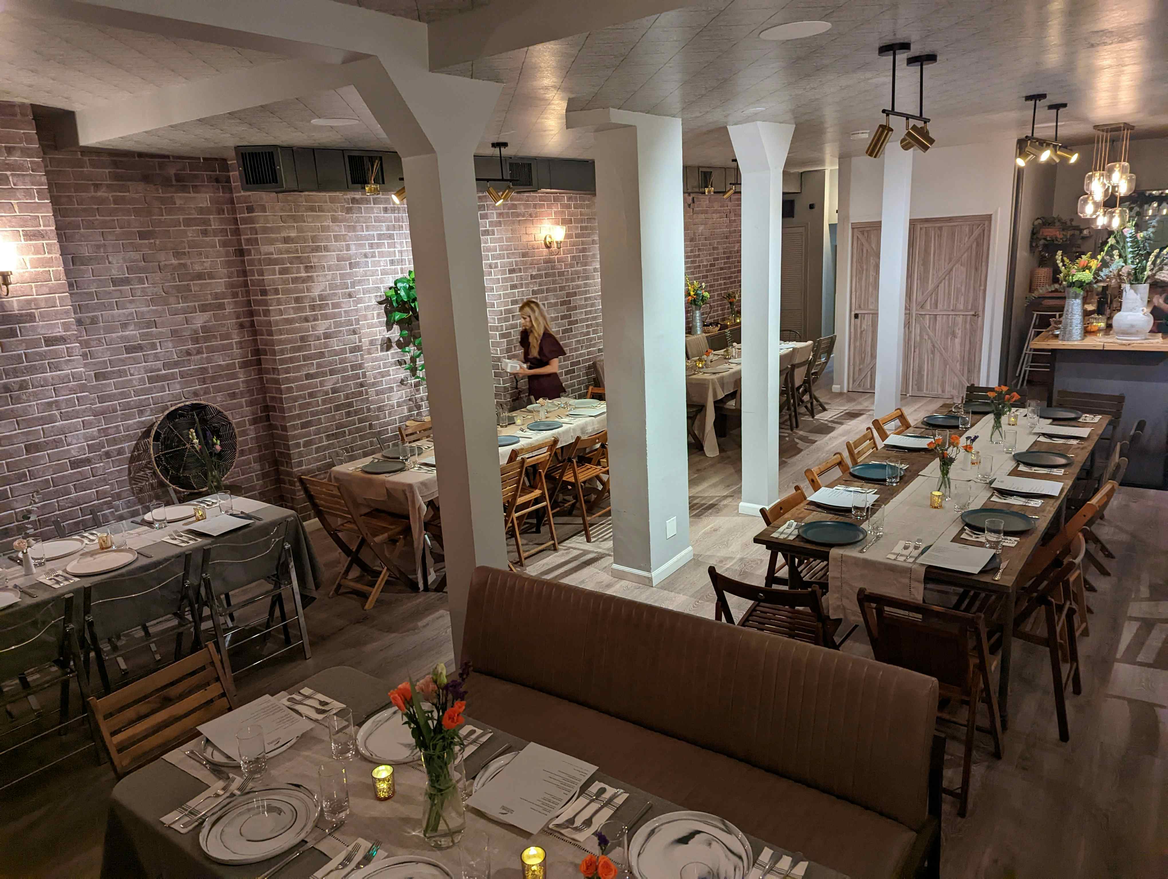 Dining Room, Lounge & Courtyard  1