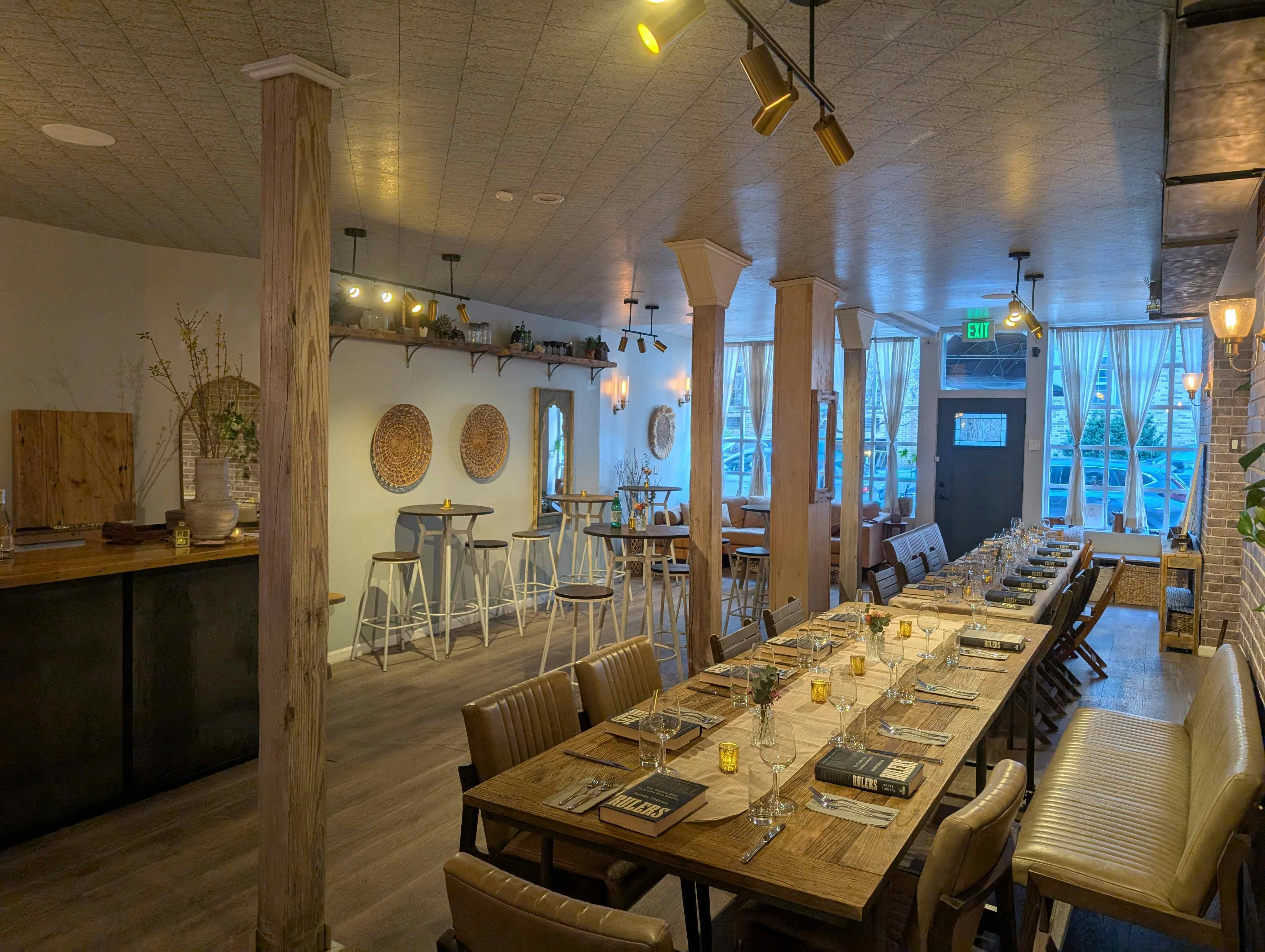 Dining Room, Lounge & Courtyard 