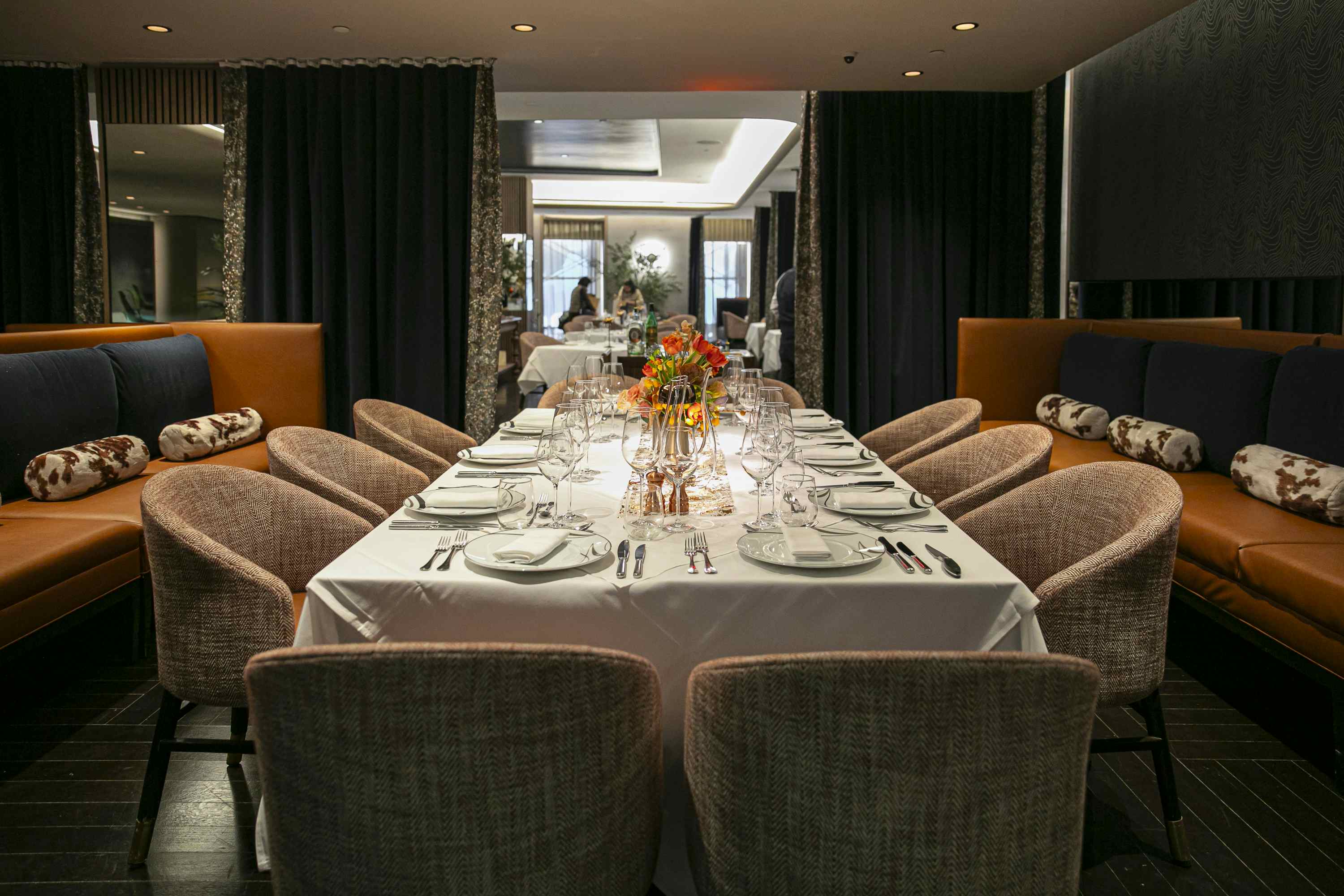 Library Section of Charlie Palmer Steak IV 3D tour