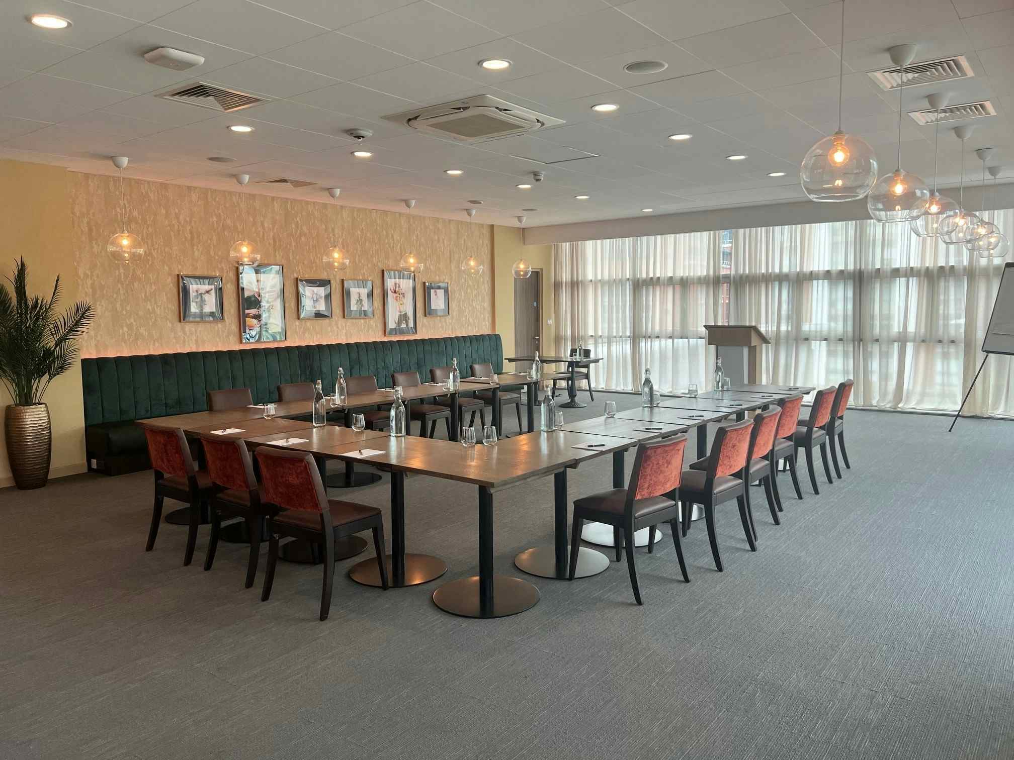 Spotlight Bar and Restaurant 4