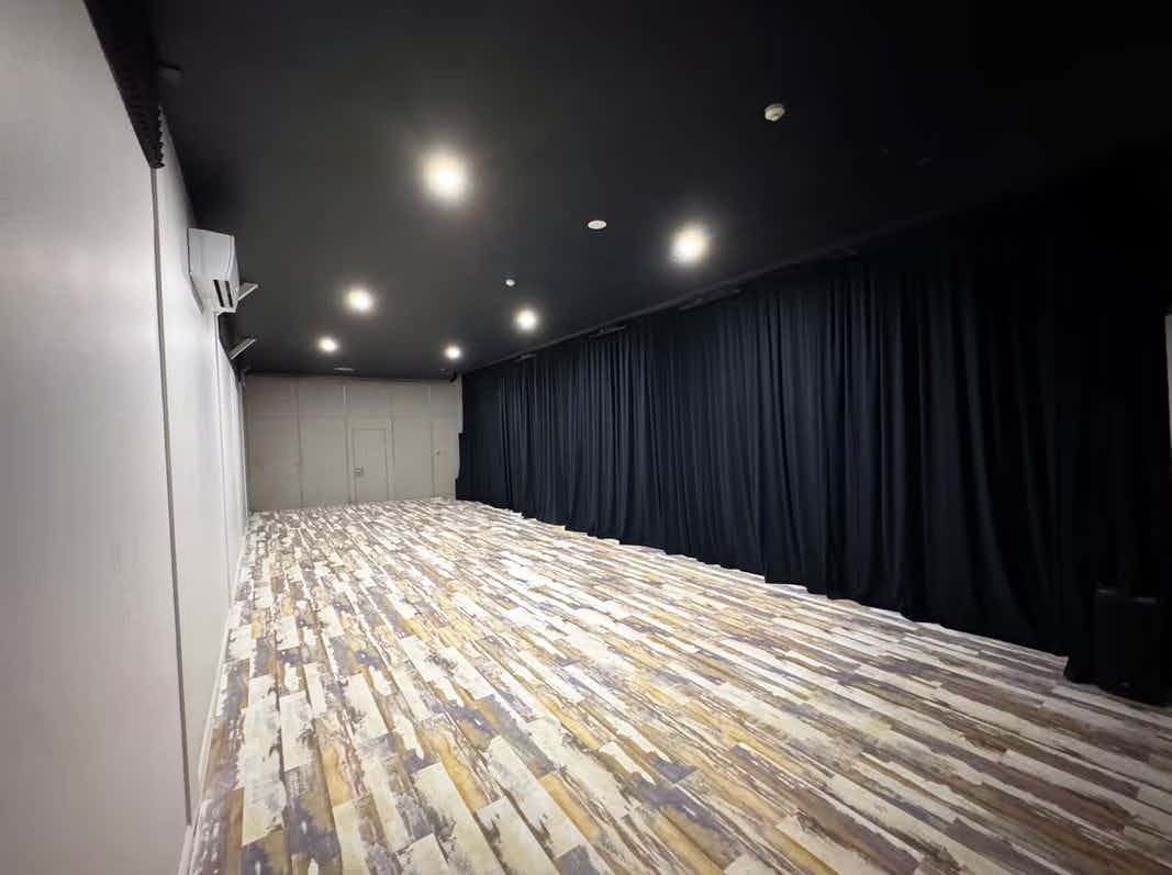  The Walton Room (Studio B) 1