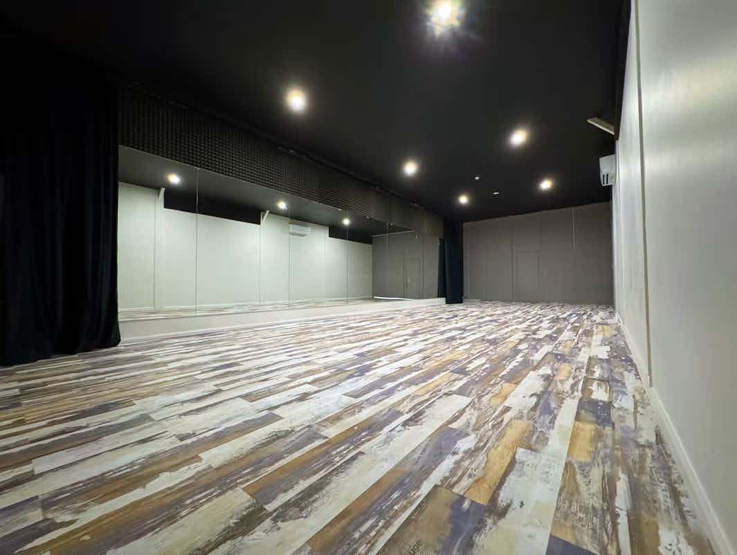  The Walton Room (Studio B) 3