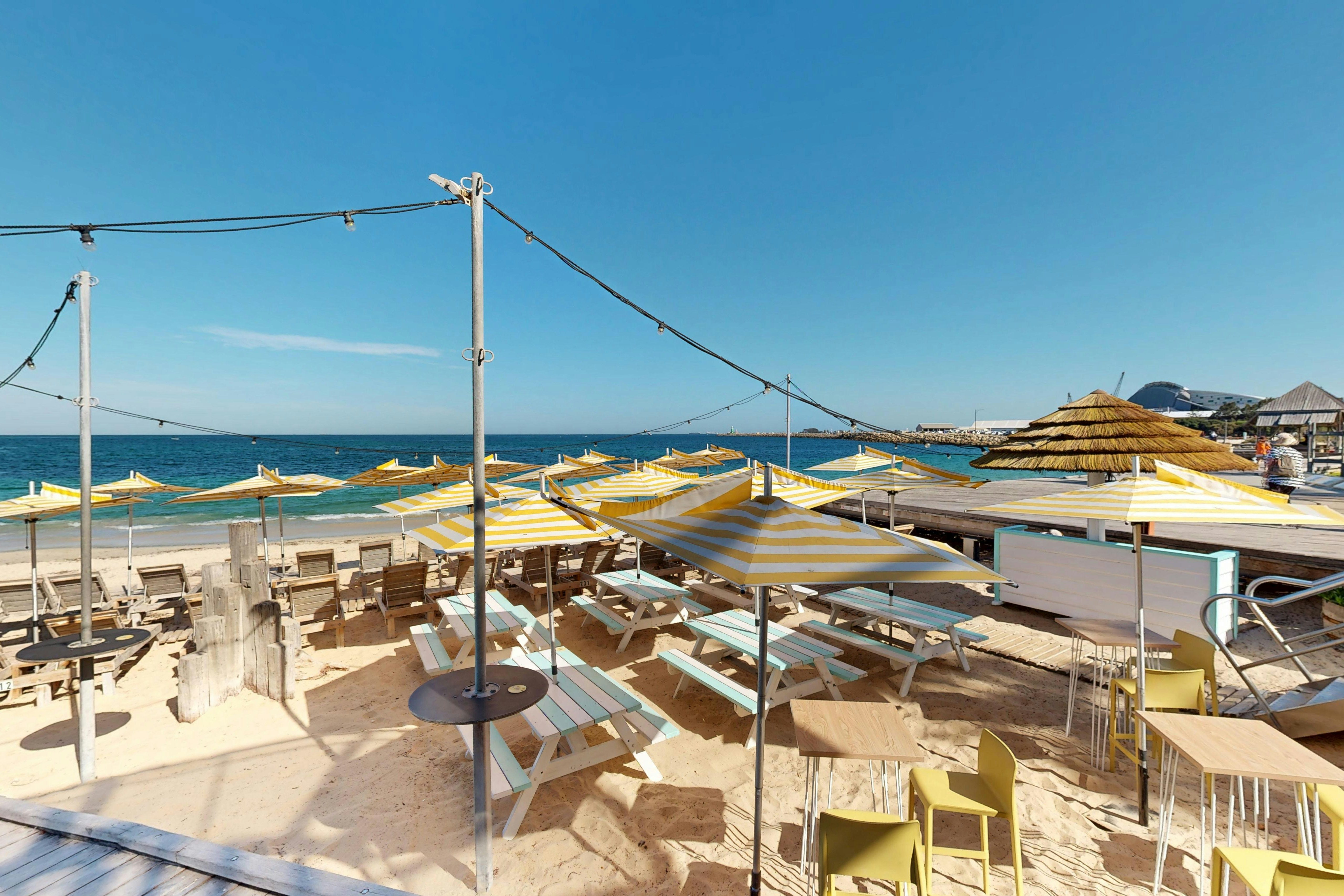 Exclusive Beach area 3D tour