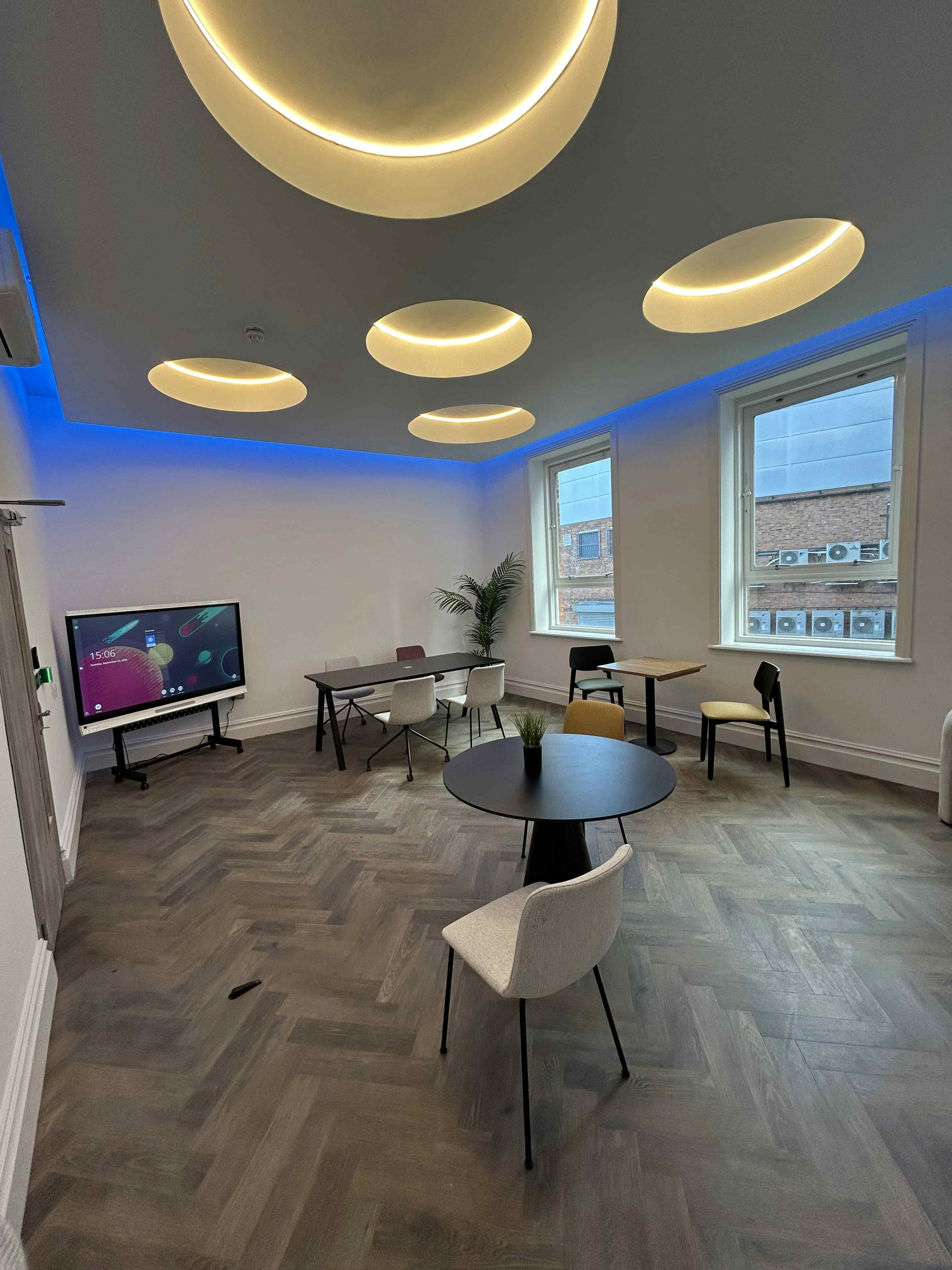 Meeting Room up to 14 3