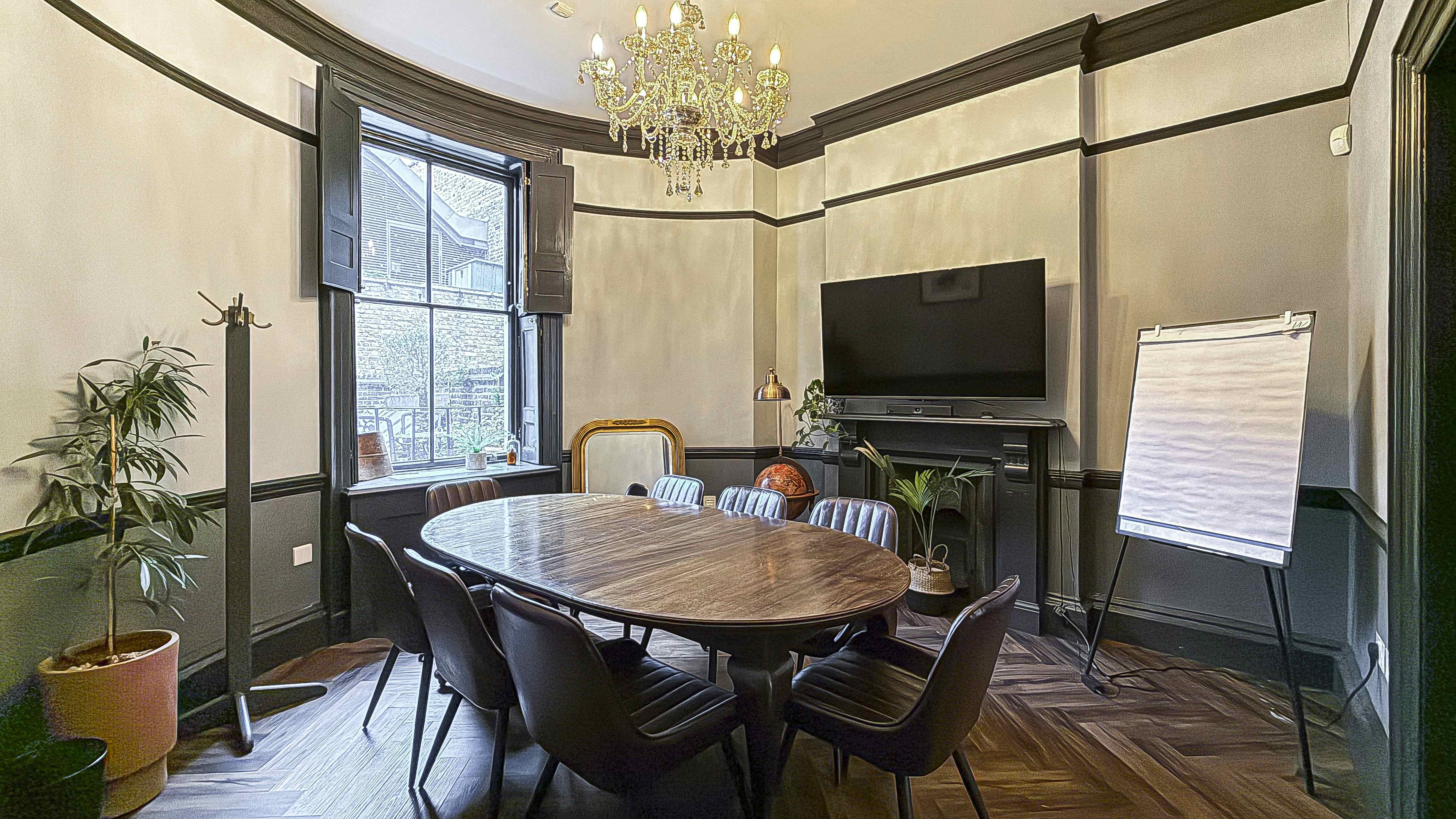 Stylish Fitzrovia boardroom near Bloomsbury with AV & Wi-Fi included