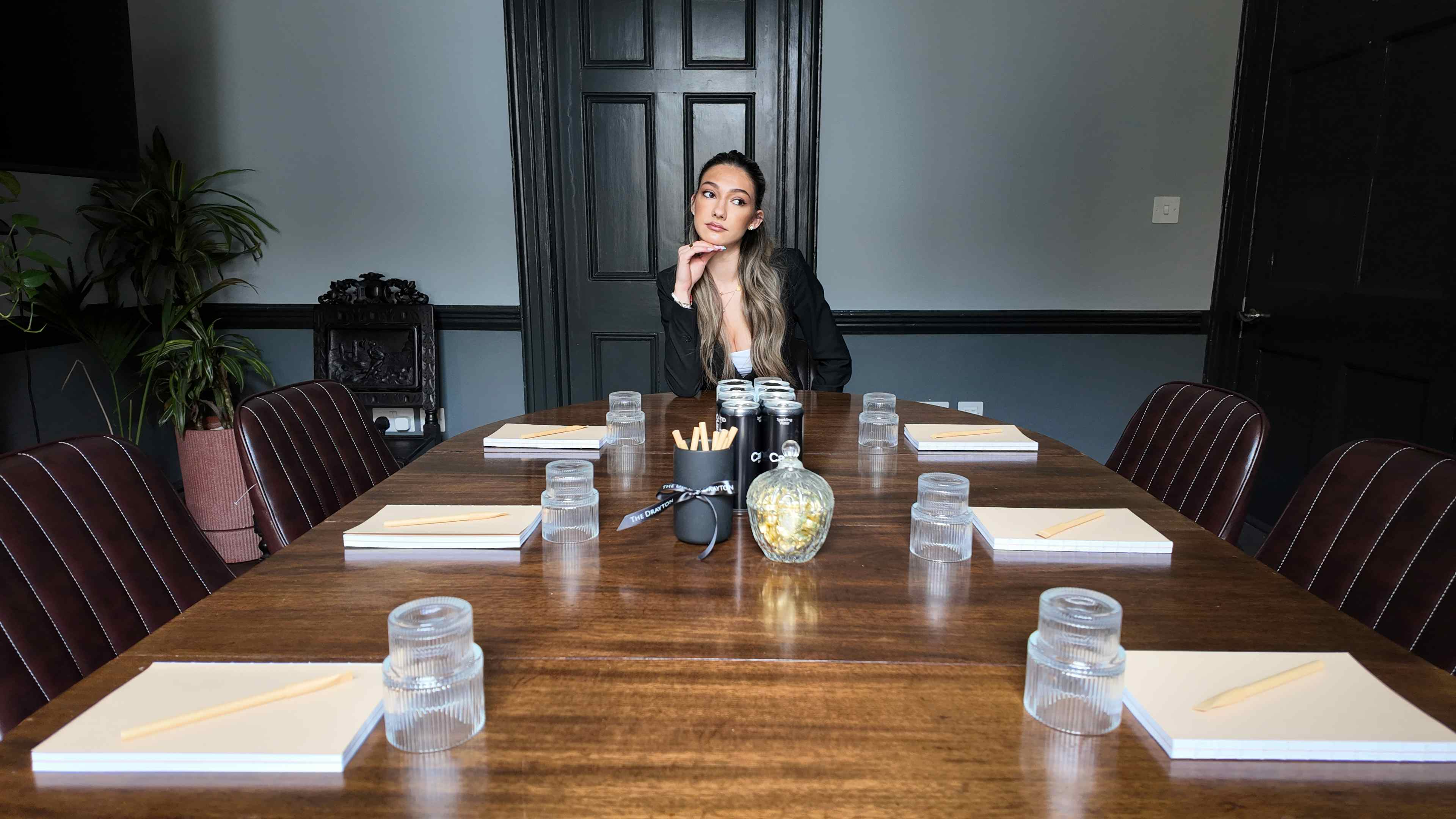 Stylish Fitzrovia boardroom near Bloomsbury with AV & Wi-Fi included 3