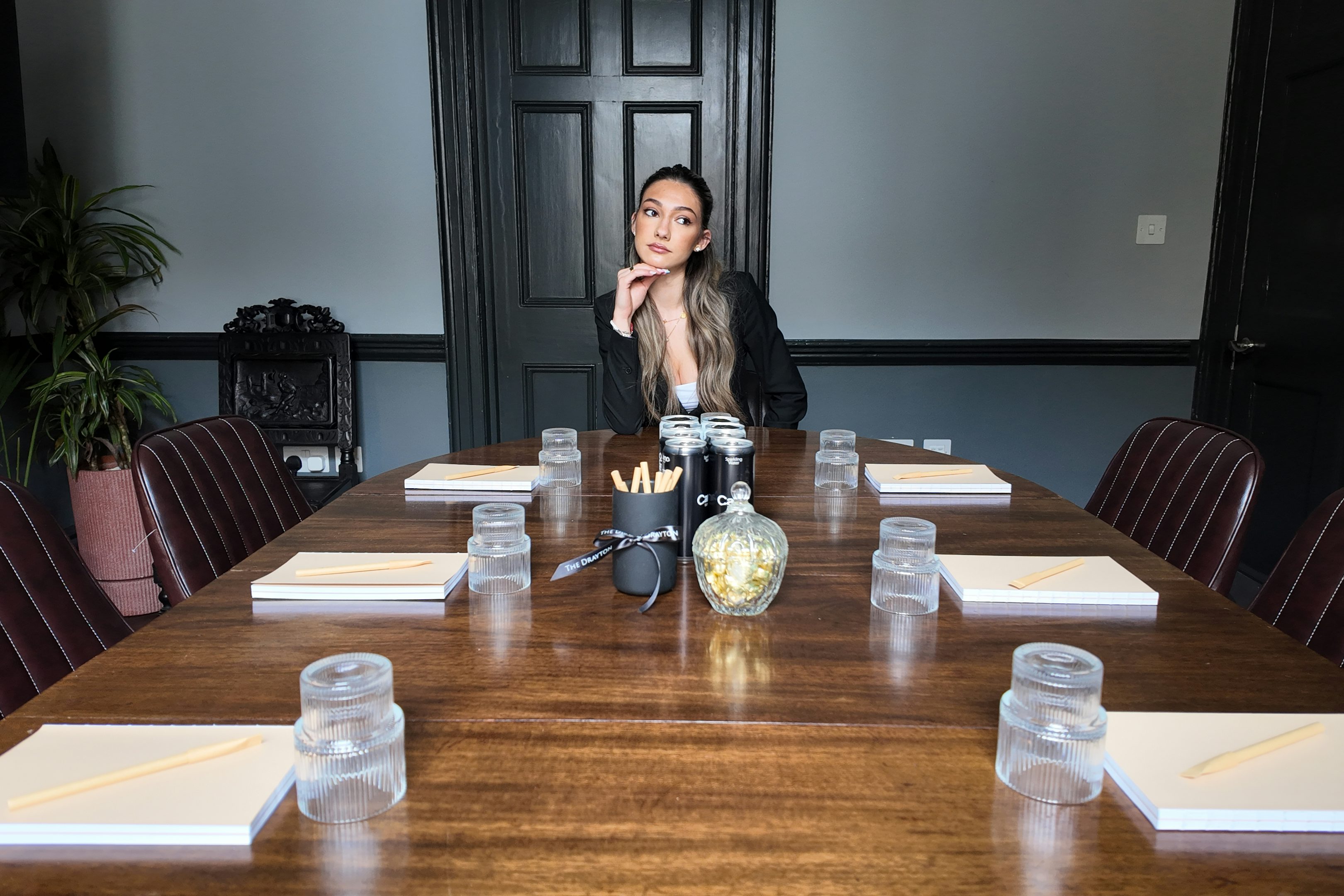 Stylish Fitzrovia boardroom near Bloomsbury with AV & Wi-Fi included 3