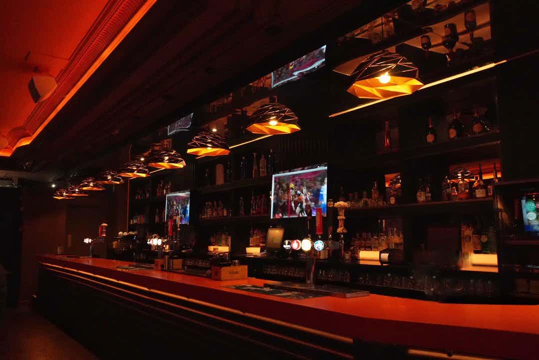 SPORTS BAR 10