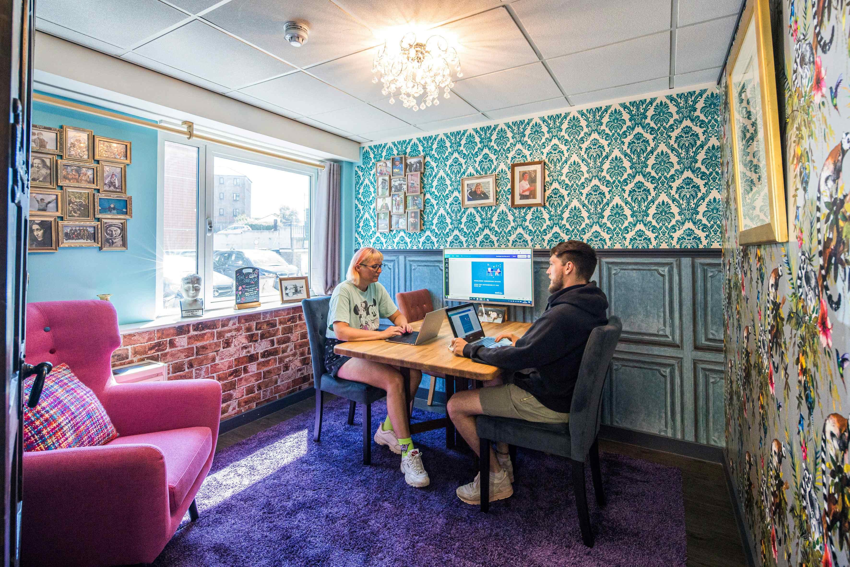 The Parlour Meeting Room (5 people)