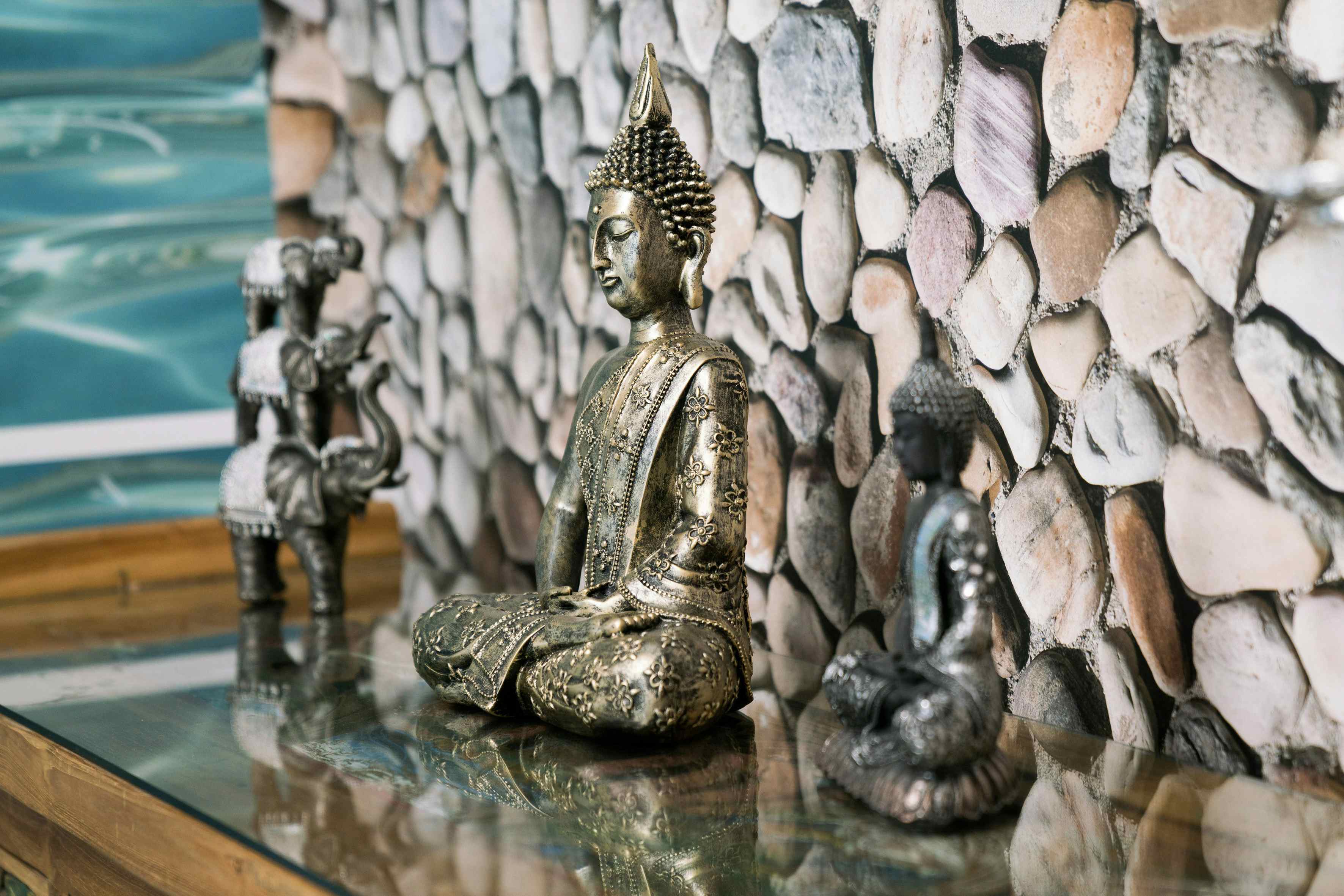 Pebbles Meeting Room at DeskLodge House (6 people) 1