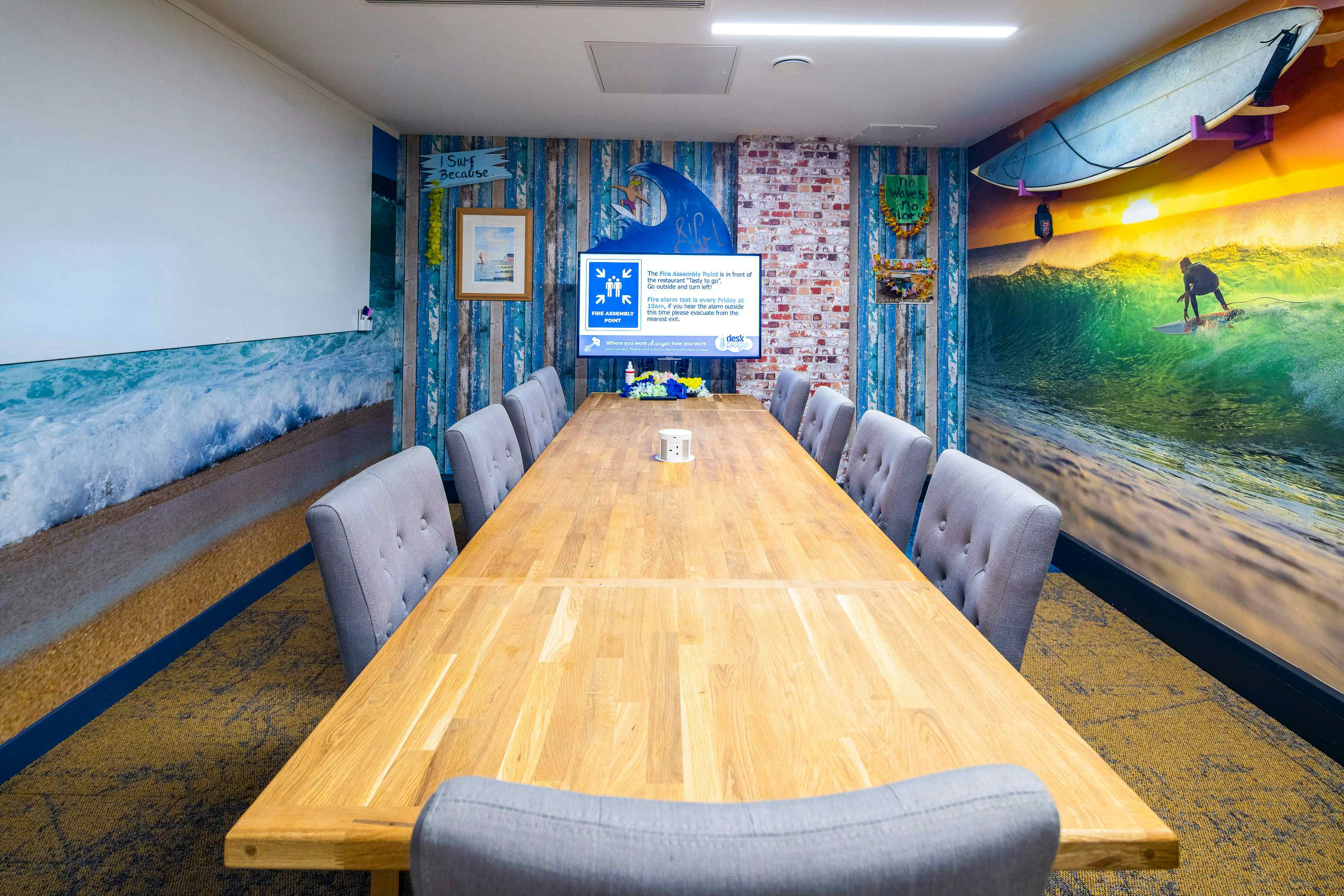 The Surf Shack at DeskLodge Beacon Tower (9 people)