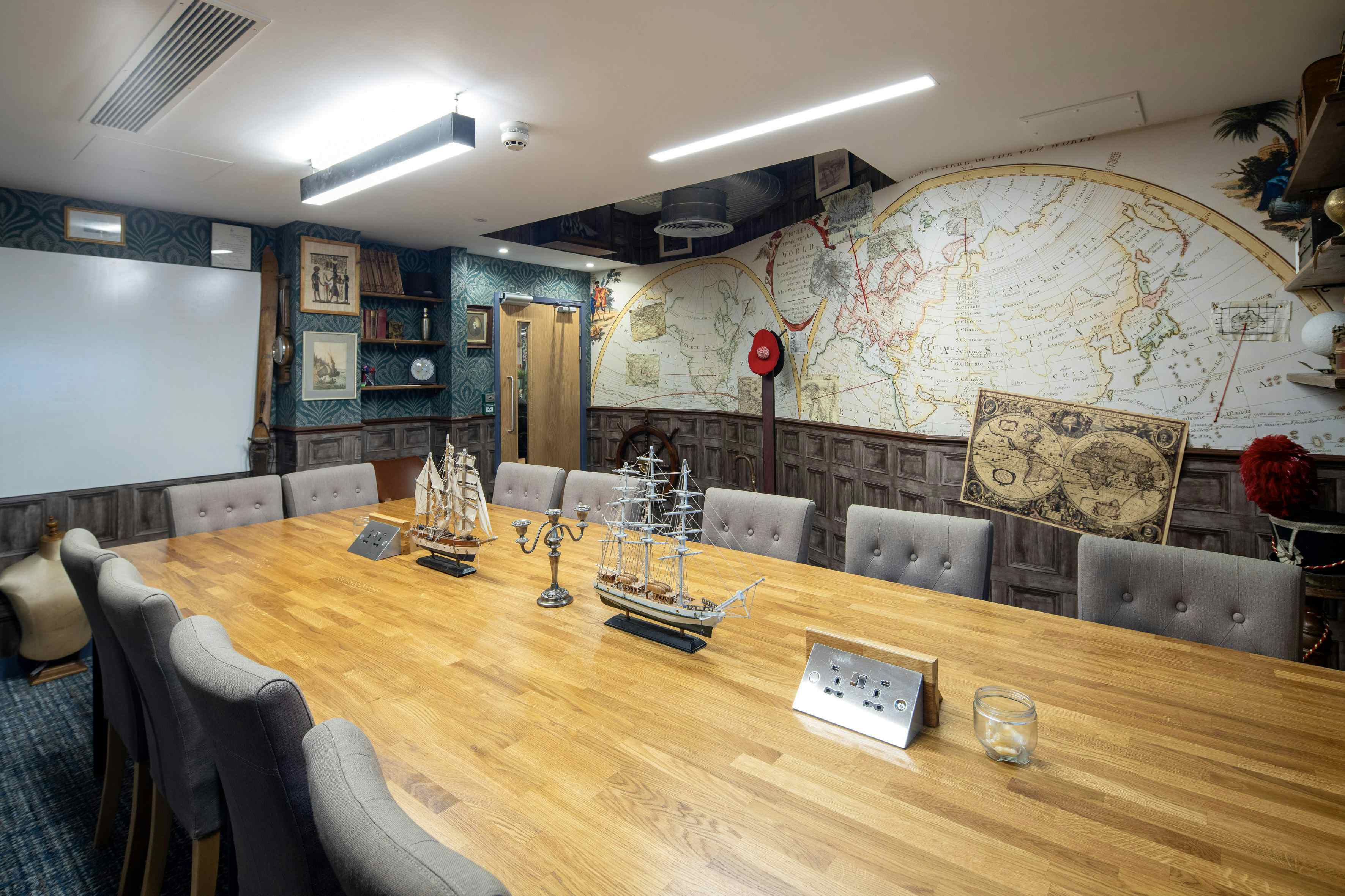 Voyages Guild at DeskLodge Beacon Tower (12 people)