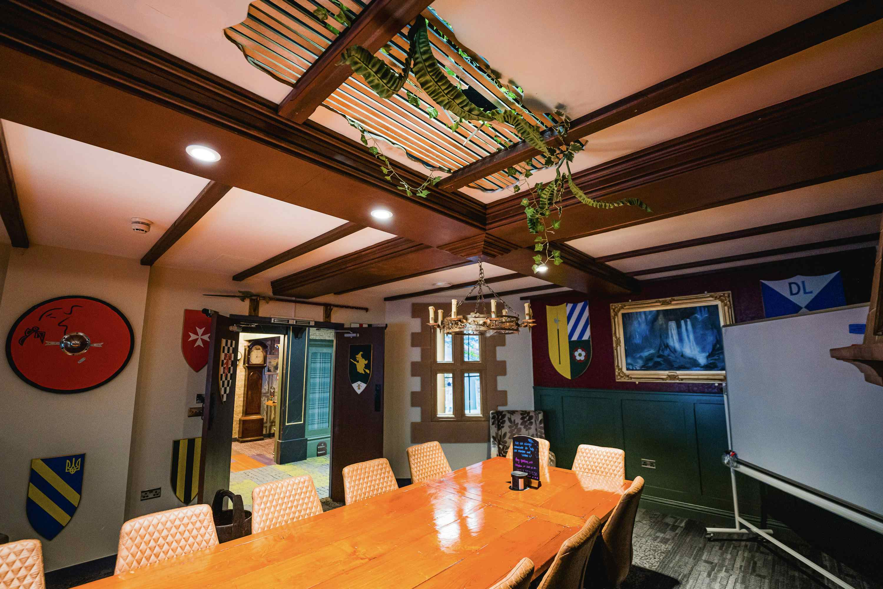 Banquet Hall at DeskLodge Beacon Tower (16 people)