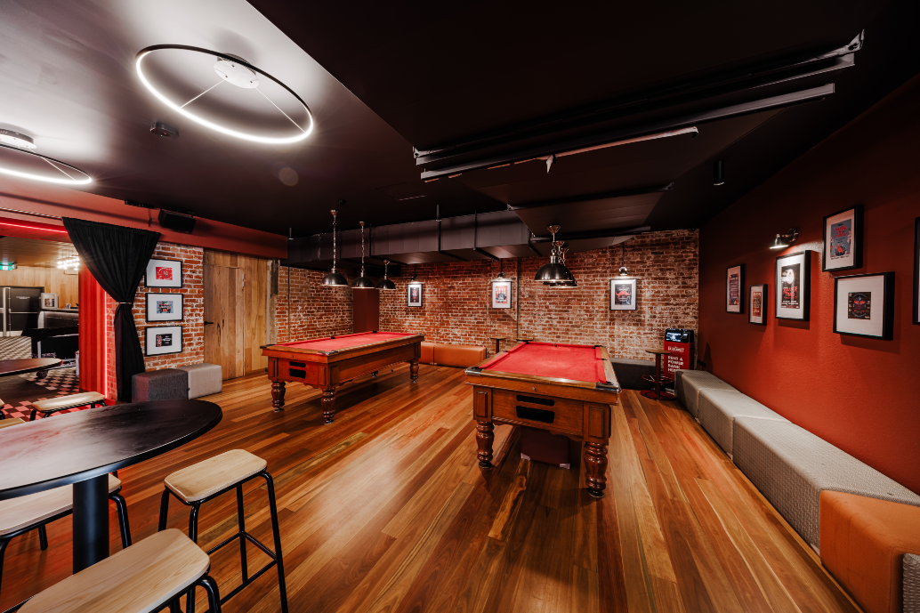 Main Room & Lounge 4