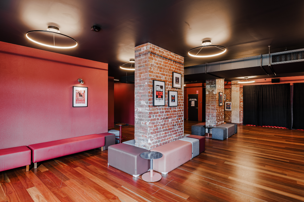 Main Room & Lounge 6