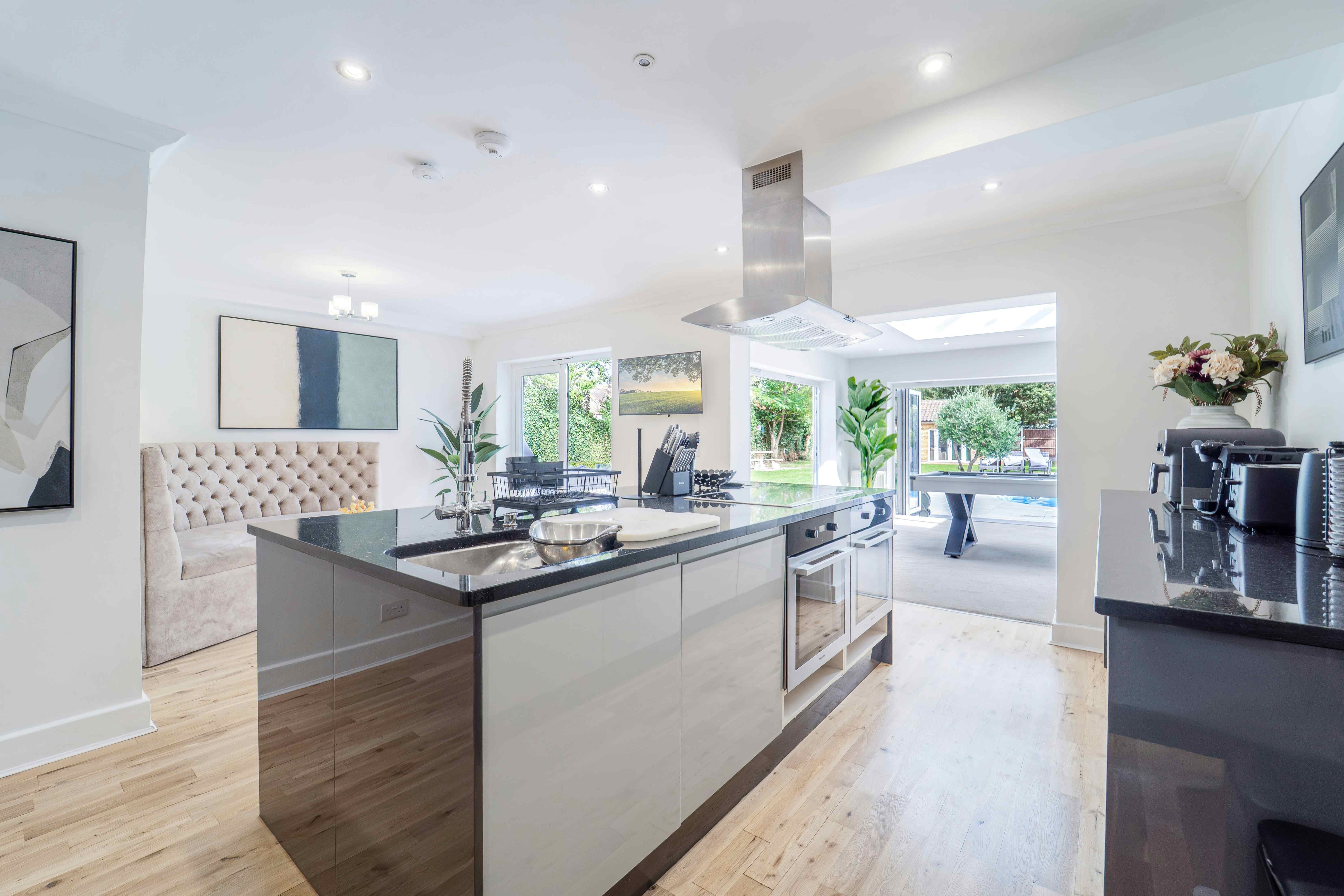 Emerson Park Villa  19