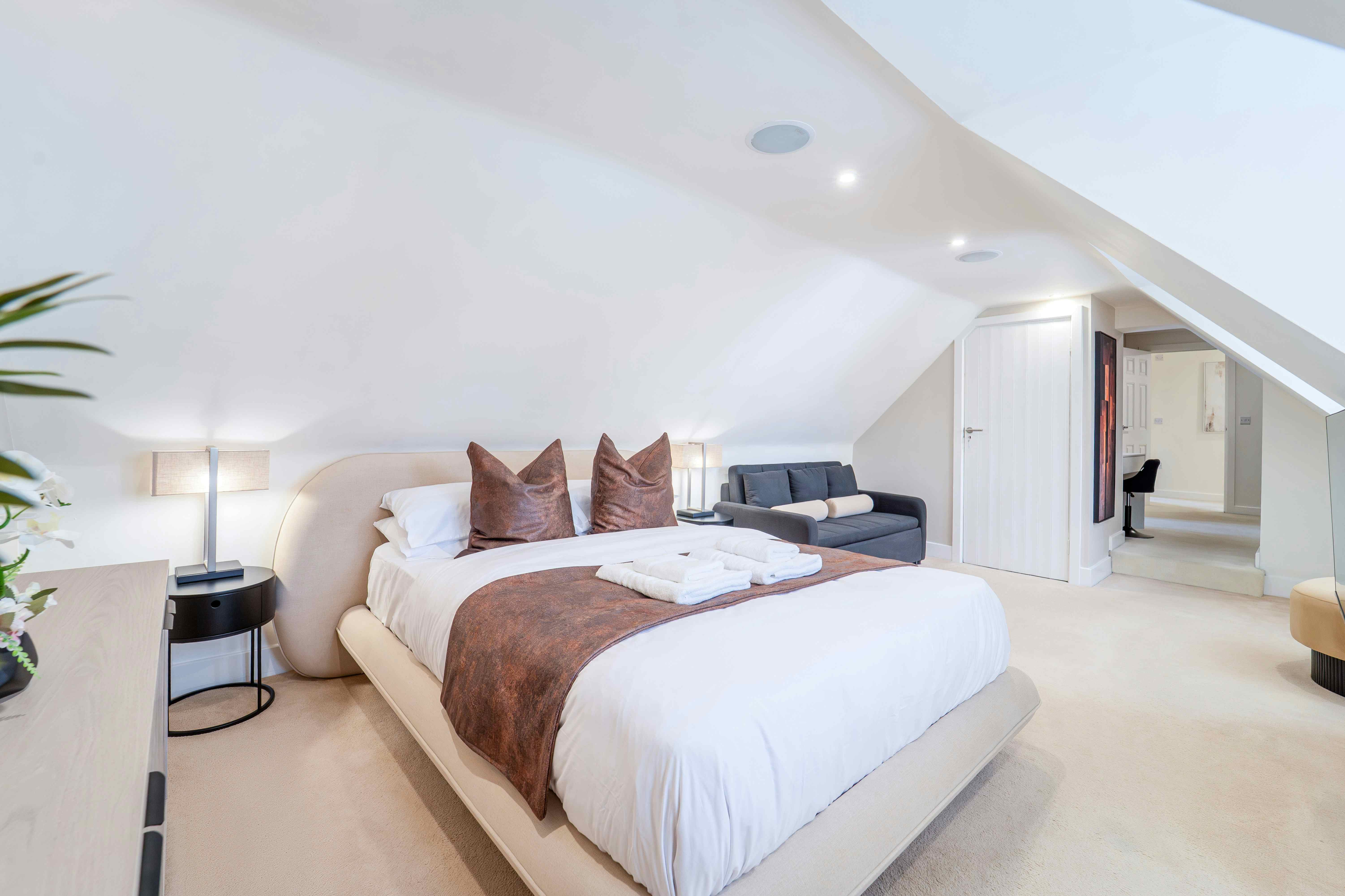 Emerson Park Villa  20