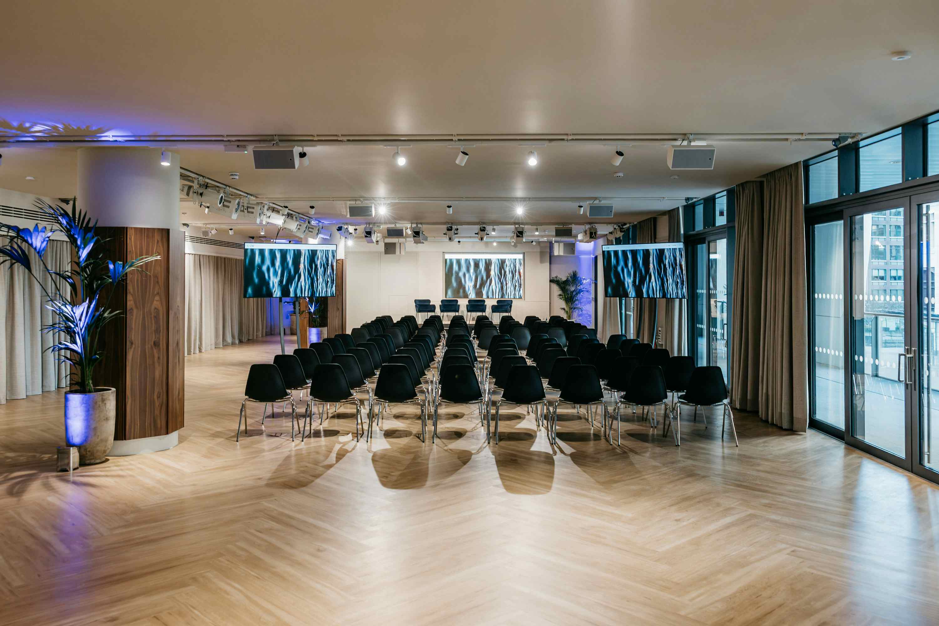 Landing Canary Wharf