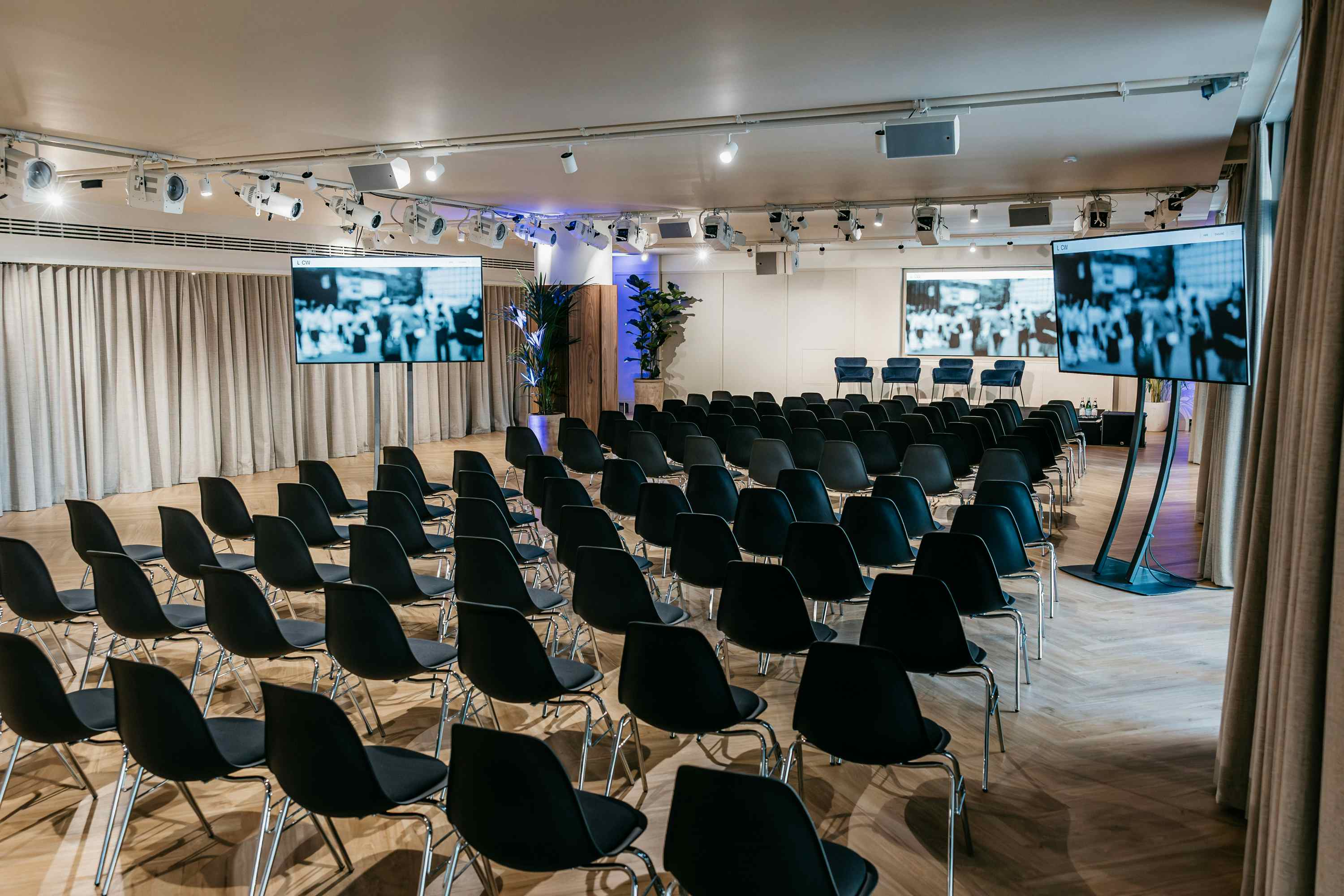 Landing Canary Wharf 11