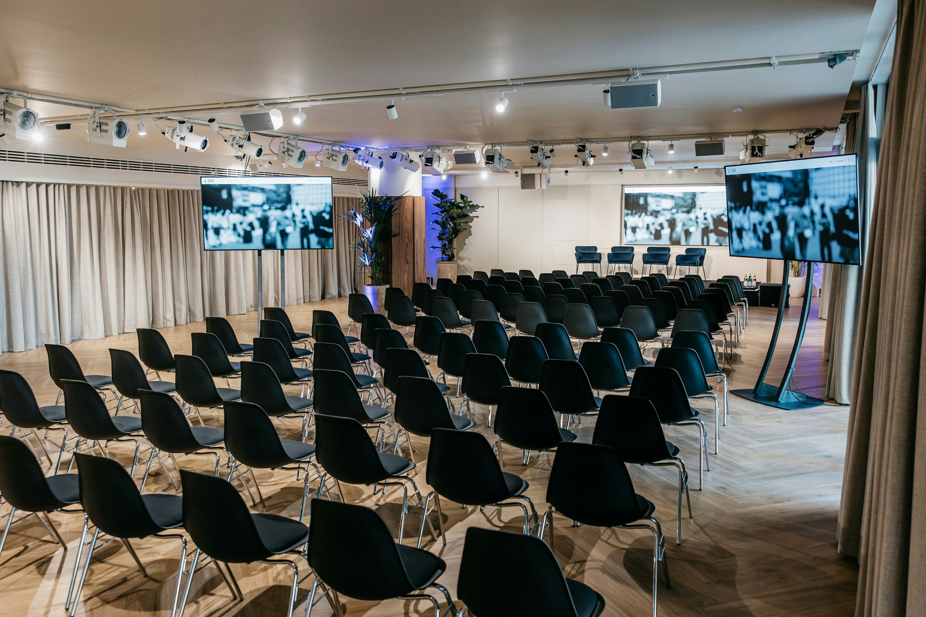 Landing Canary Wharf 11