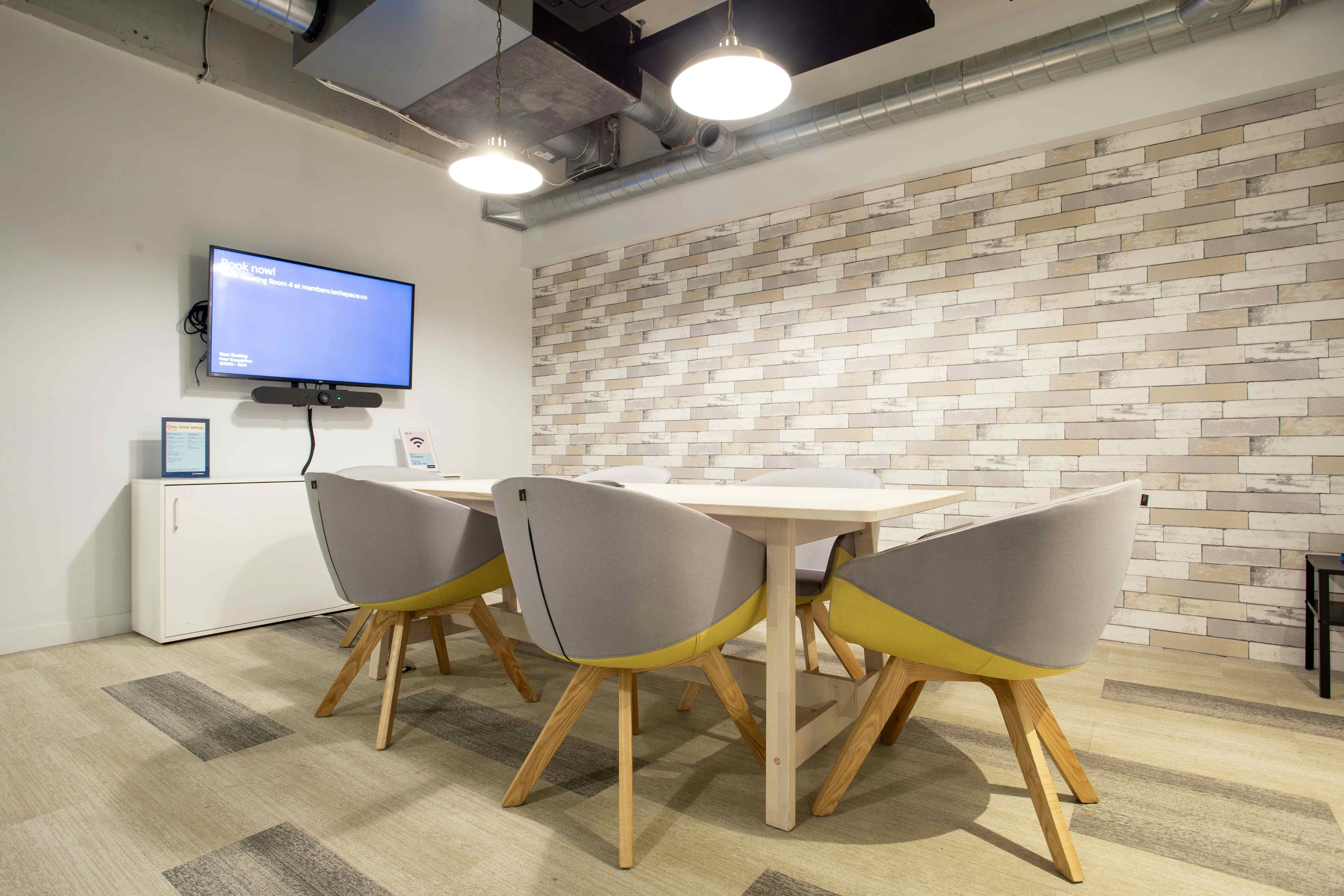 8-person meeting room (MR4)