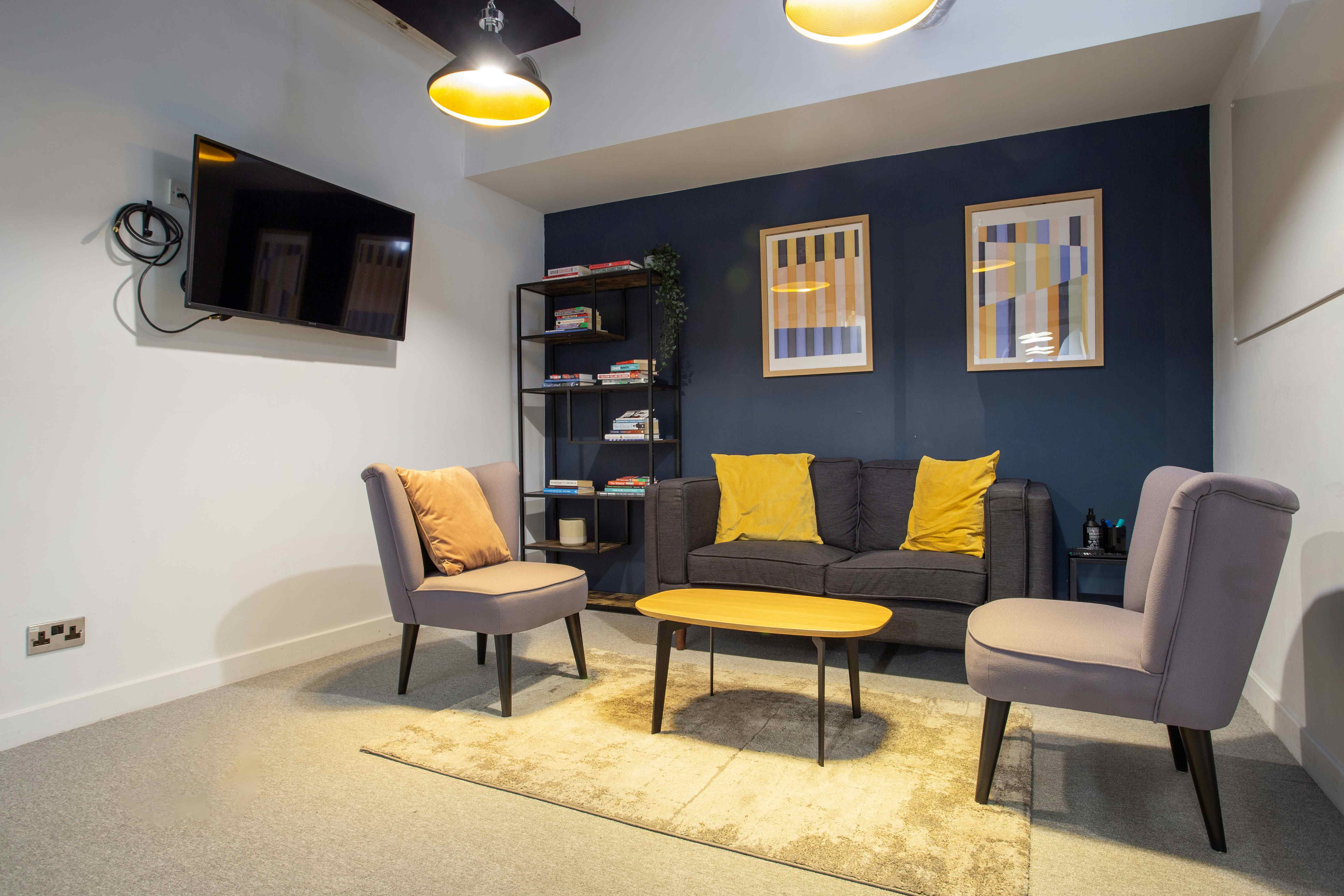 4-person meeting room (MR5)