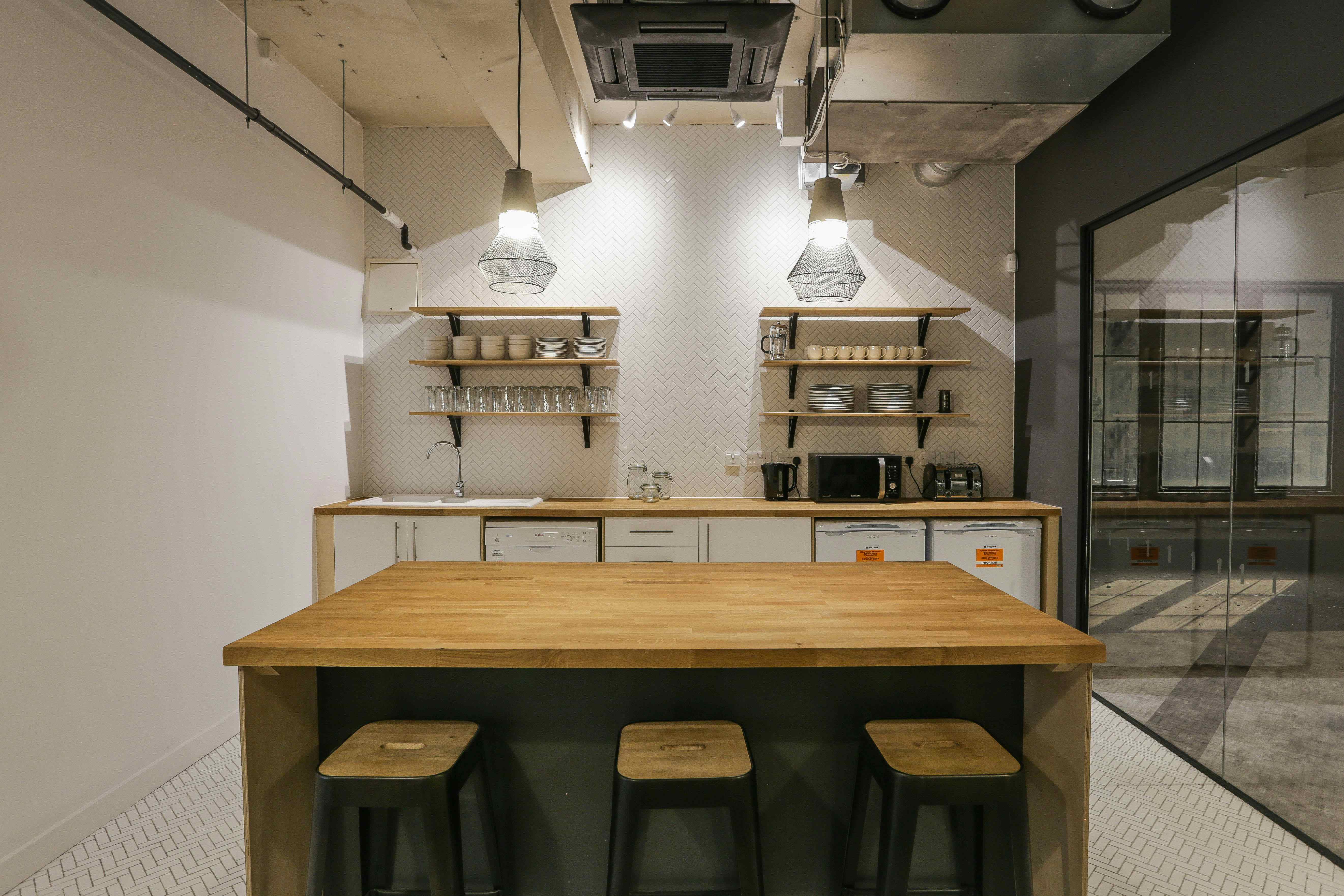 4-person meeting room (MR5) 1