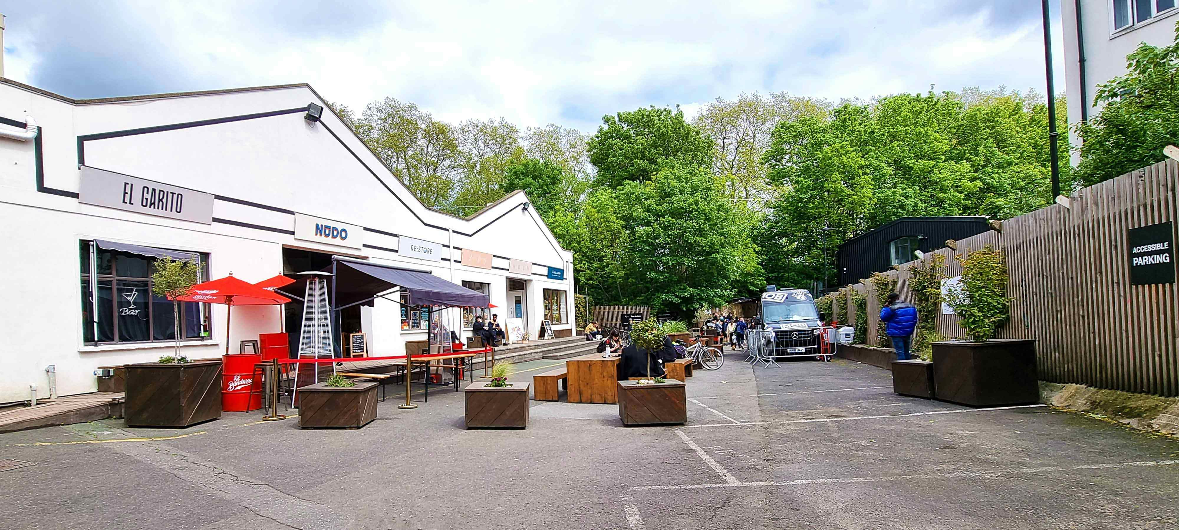 Daylight / Blackout/ Video / Photo Studio - White Space 1 of 2 4