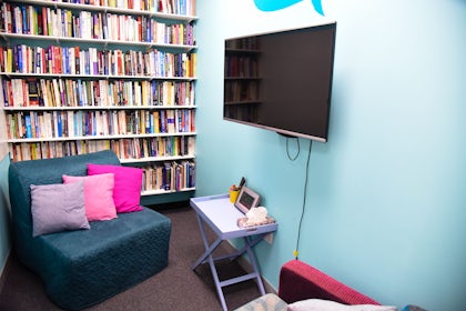 Room 8, Calm 1