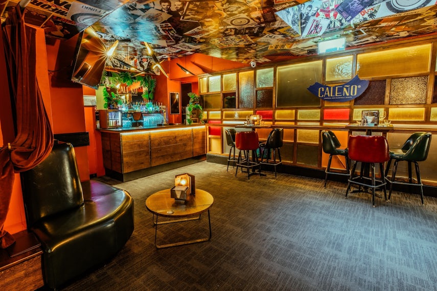 The Vinyl Bar 3D tour