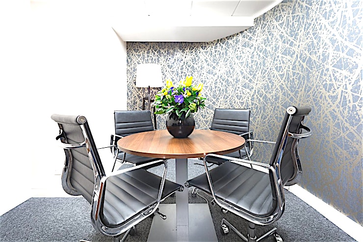 Christies **Want one of the best West London meeting rooms in the city? Welcome to the Landmark's St James's Square centre.**
Want a prestige location? Look no further. This meeting room is particularly fine