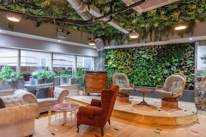 Main Lounge 6