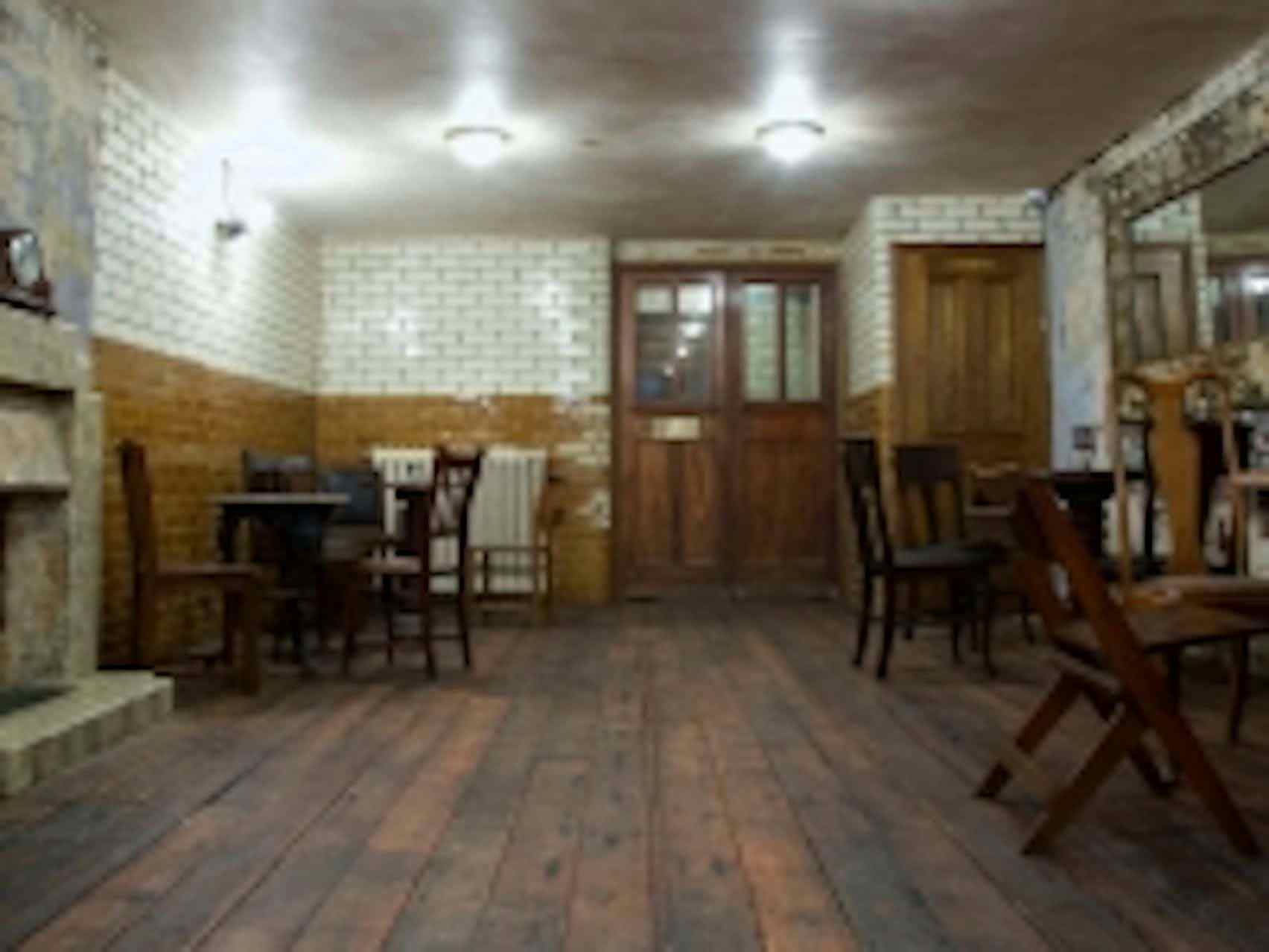 Ruby's Bar and Lounge 6