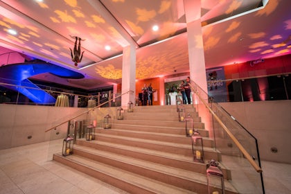 Atrium 7