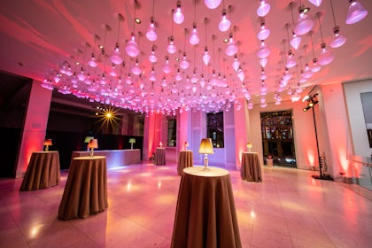 Atrium 16