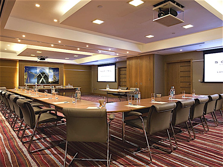 New York 1 **New York 1 at Sofitel London Heathrow is Llcated on -1 lower ground level, the room includes inbuilt AV equipment (chargeable) including a screen, ceiling-mounted projector and touch screen remote c