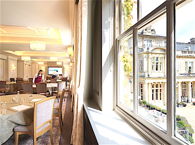 Oxford **Located in the newly refurbished West Wing, the Oxford is one of Down Hall's larger meeting rooms and provides all the modern touches you would expect.**
Facilities include an iiyama 86-inch int