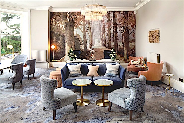 The Club Lounge **The Club Lounge at Mercure Gloucester Bowden Hall Hotel is a vibrant private event Space for hire in Gloucester.**
The Space holds up to 20 guests and is ideal room for private lunches, Christeni