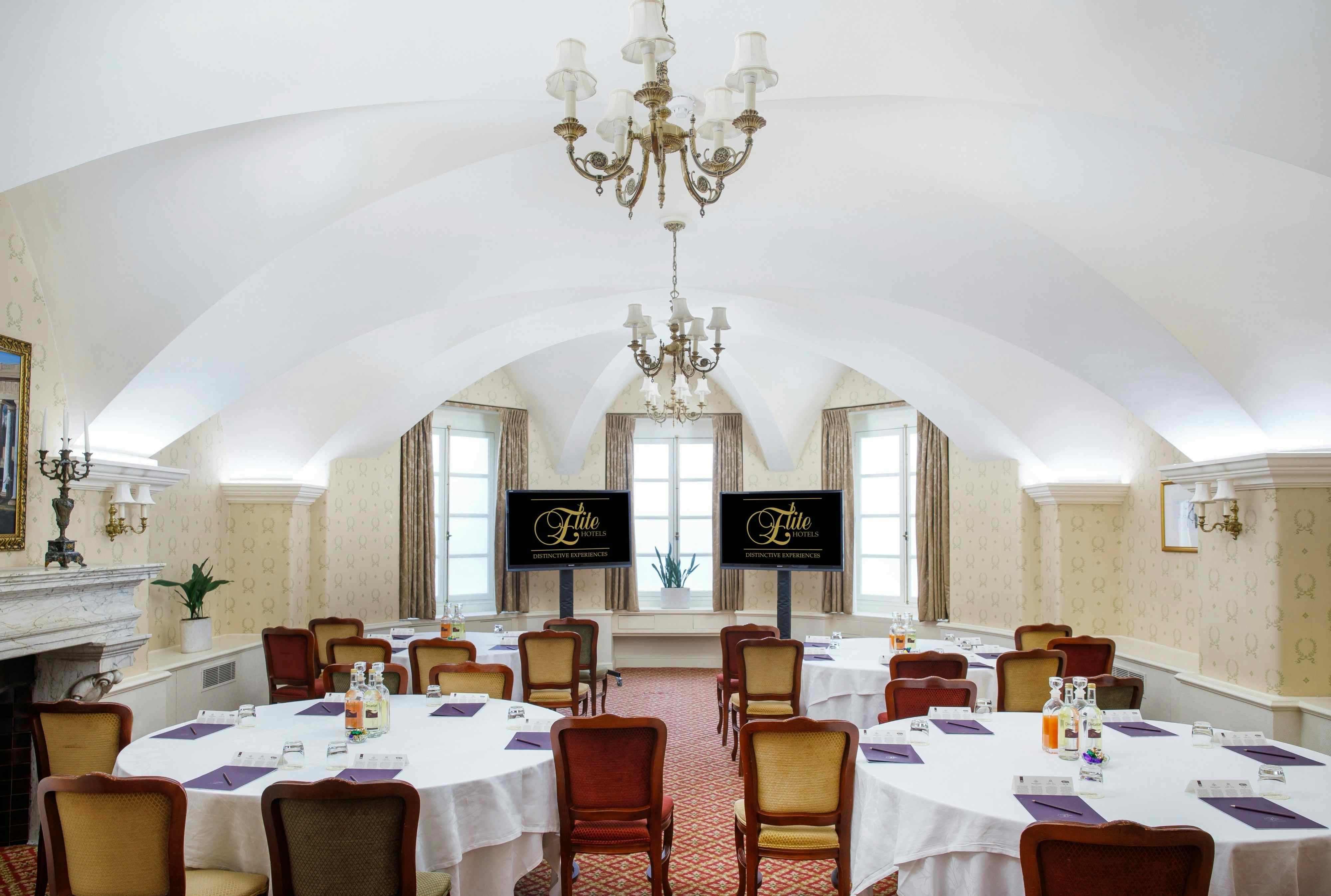 Book Capability Brown Room at Luton Hoo. A Luton Venue for Hire HeadBox