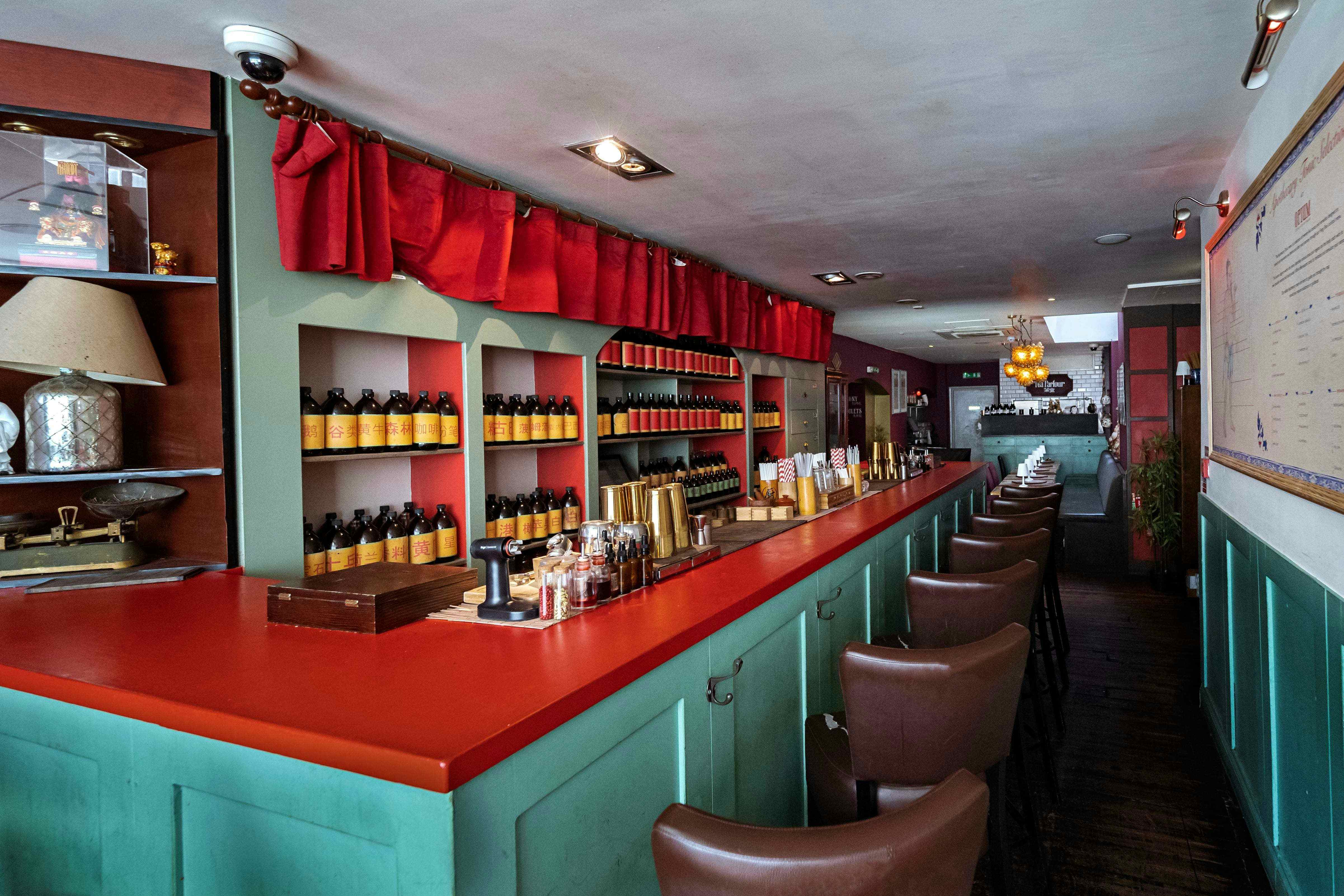 Cocktail Bars near Leicester Square – HeadBox