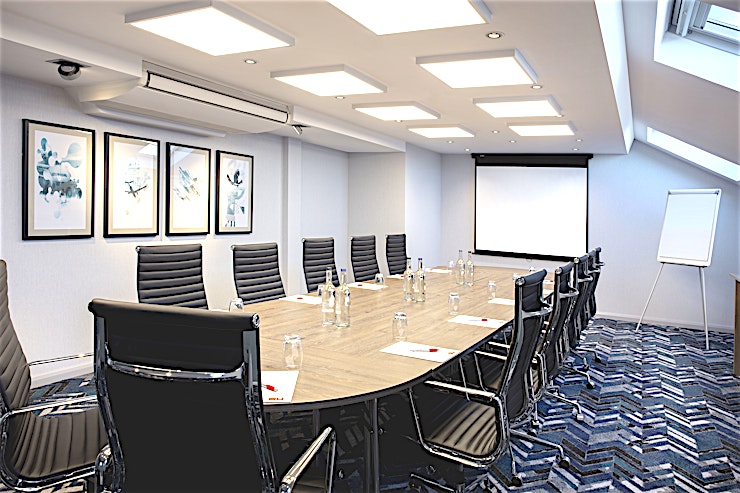 Executive Suite **Looking for your next meeting room out by Heathrow Airport?**
Discover 15 air-conditioned meeting room facilities at our London Heathrow Hotel offering a range of spaces from 2 to 130 delegates. As