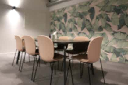 8-person meeting room (MR3) 1